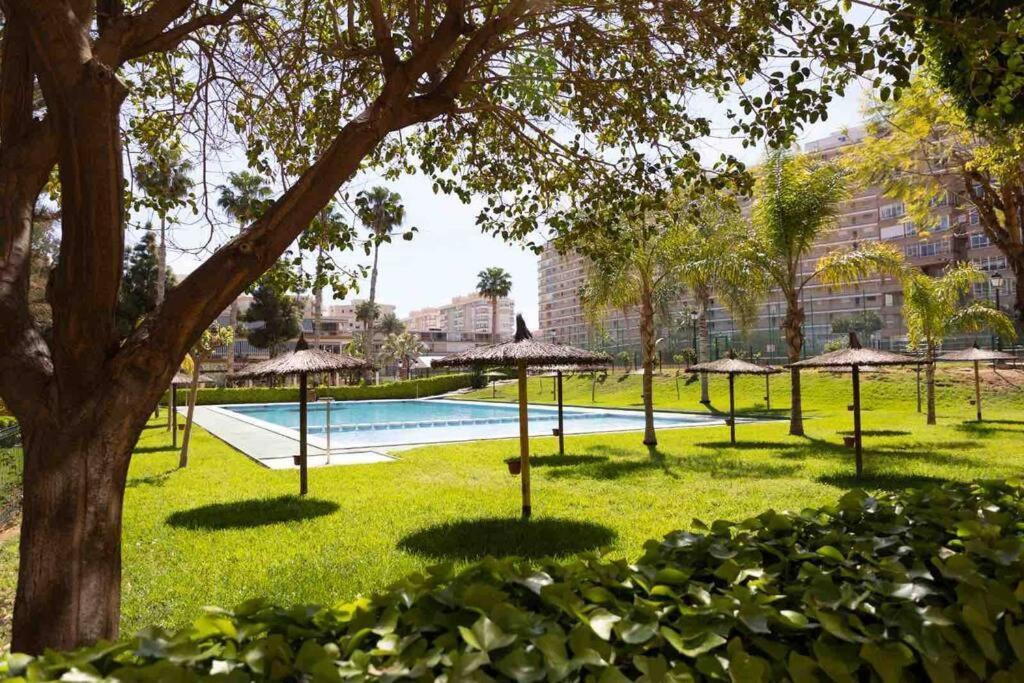Gran Apartamento, Aire Acondicionado, Piscina Y Parking Gratuito Apartamento