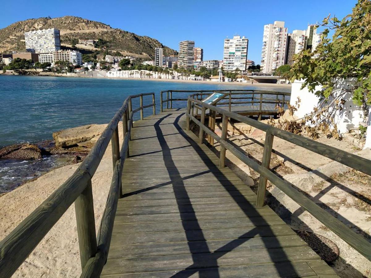 Villa Great Villa, Sea Views, 20 Secs Walk To The Beach, Bbq, 9 People, 5 Mins Car From Center, Sailing Club 3 Mins Walk