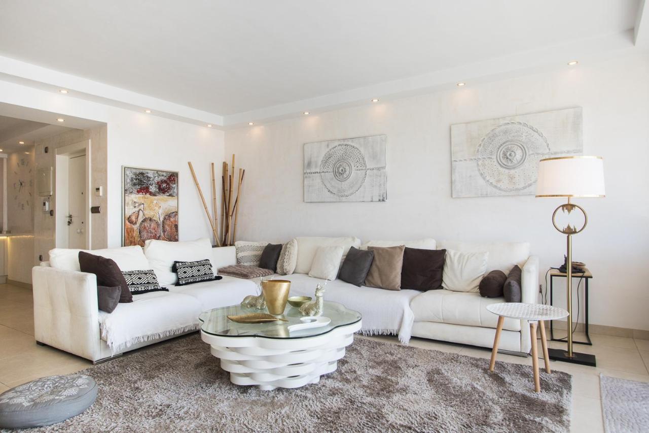 First Line Luxury Apartment *