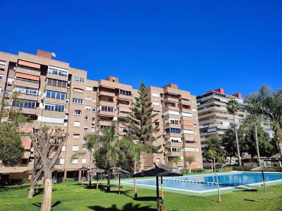 Gran Apartamento, Aire Acondicionado, Piscina Y Parking Gratuito Alicante