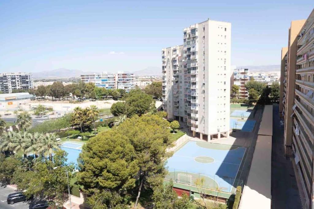 Gran Apartamento, Aire Acondicionado, Piscina Y Parking Gratuito Apartamento *