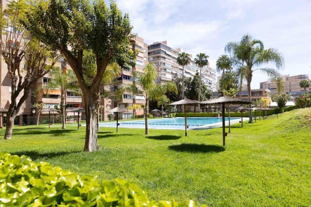 Gran Apartamento, Aire Acondicionado, Piscina Y Parking Gratuito * Alicante