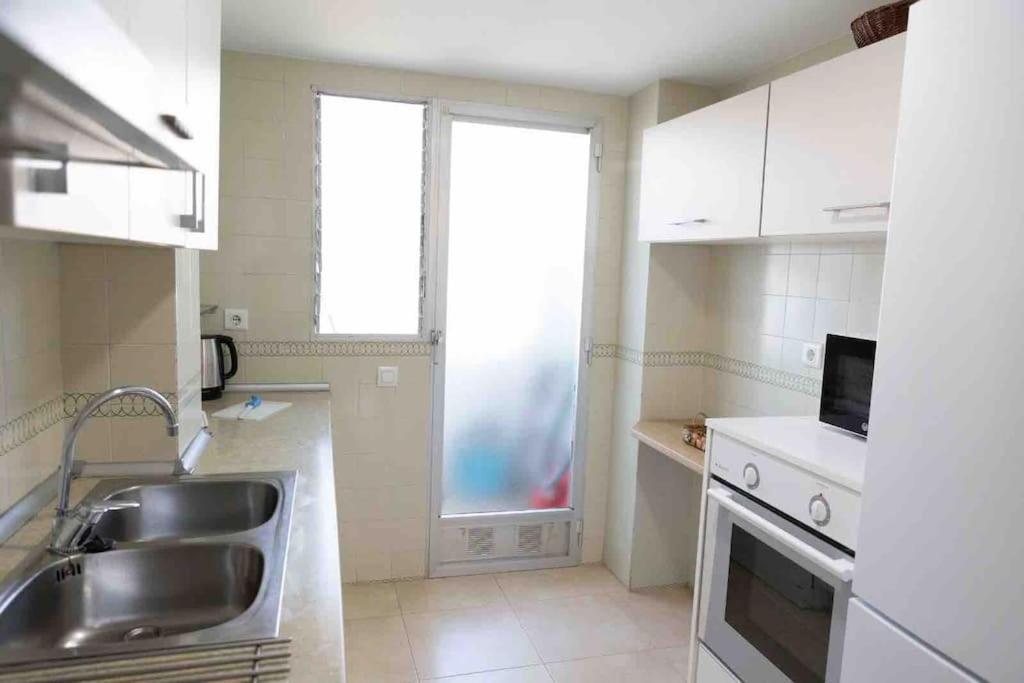 Gran Apartamento, Aire Acondicionado, Piscina Y Parking Gratuito * Alicante