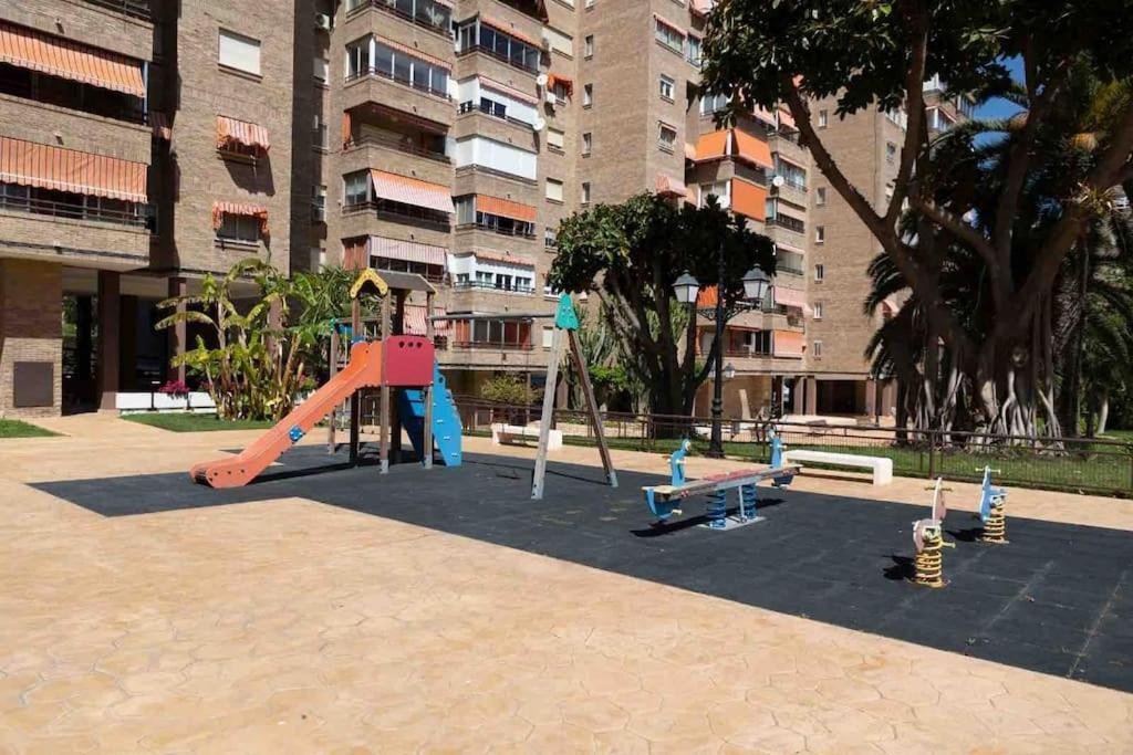 Gran Apartamento, Aire Acondicionado, Piscina Y Parking Gratuito *