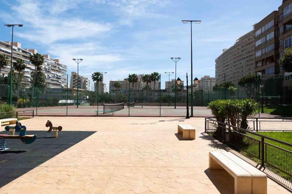 Gran Apartamento, Aire Acondicionado, Piscina Y Parking Gratuito Apartamento