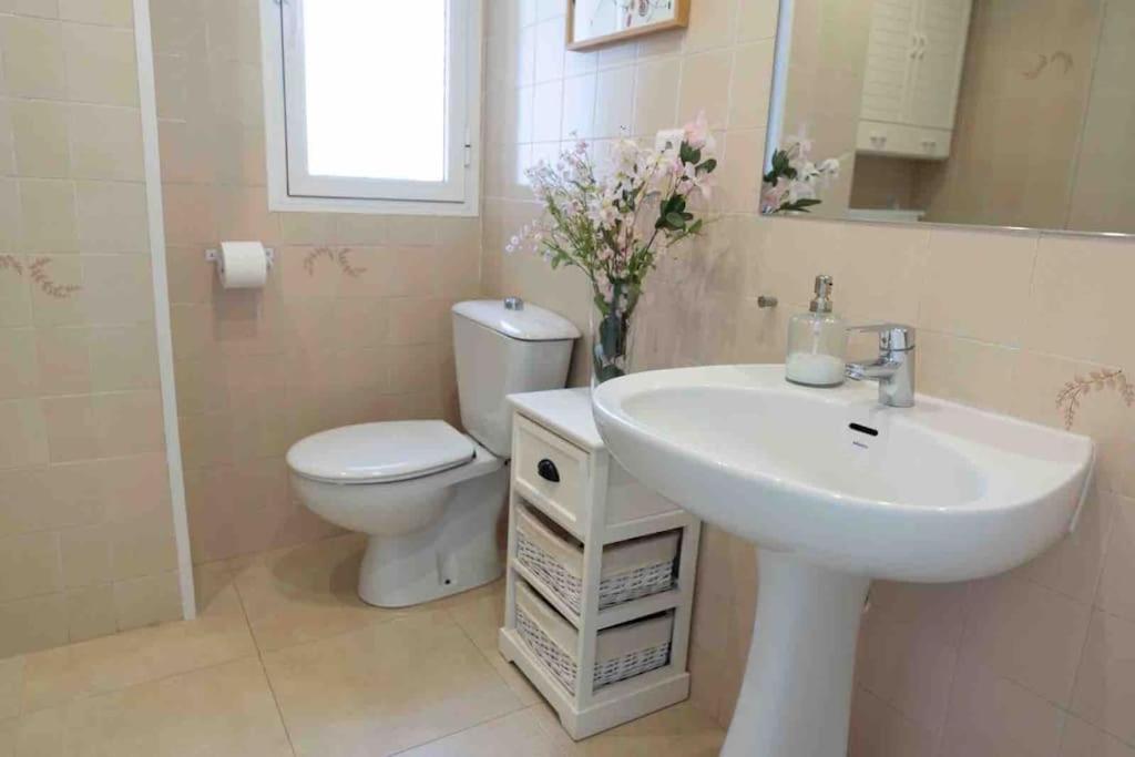Gran Apartamento, Aire Acondicionado, Piscina Y Parking Gratuito