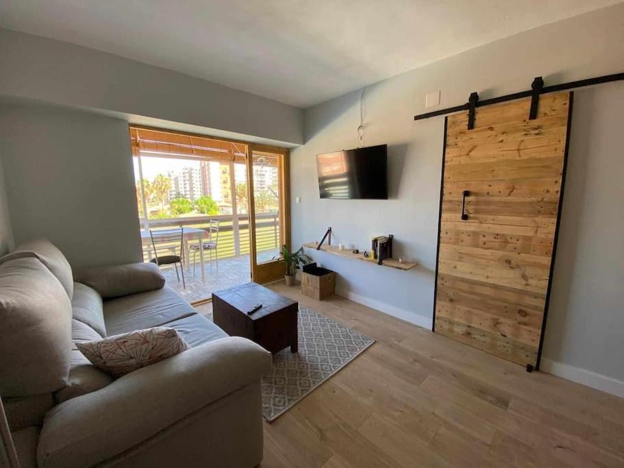 Apto Reformado 2-4 Pax, Wifi, Piscina Y Parking Junto A La Playa Apartamento