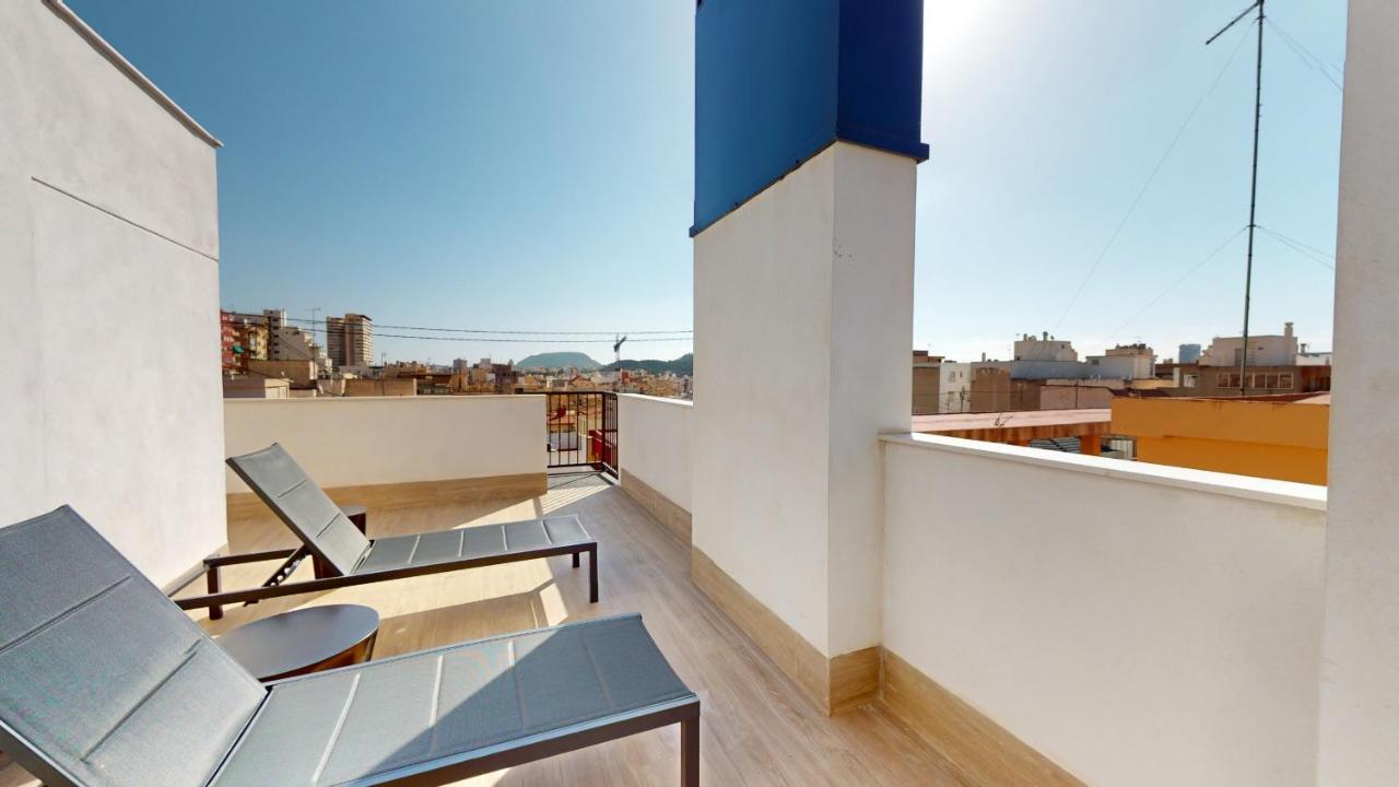 Colorful Penthouse Center 5c Apartment