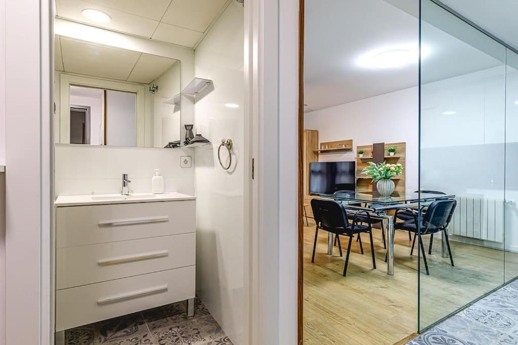 Moderno Apartamento Con Ac En Lorenzo Casanova Apartment *