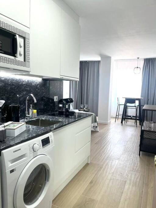 Luxury Views Downtown Apartment *