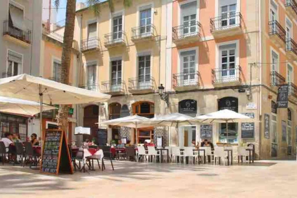 Apartamento Charming & Spacious In Historic Centre & Short Walk To