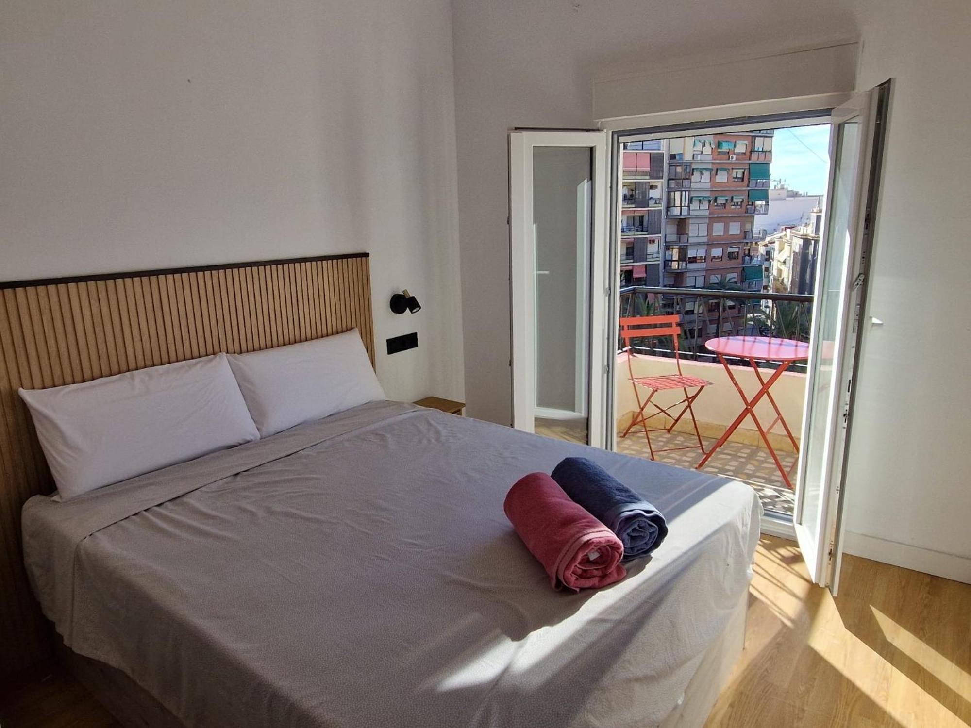 Apartamento Espacioso, Luminoso, Coqueto, Y Muy Céntrico