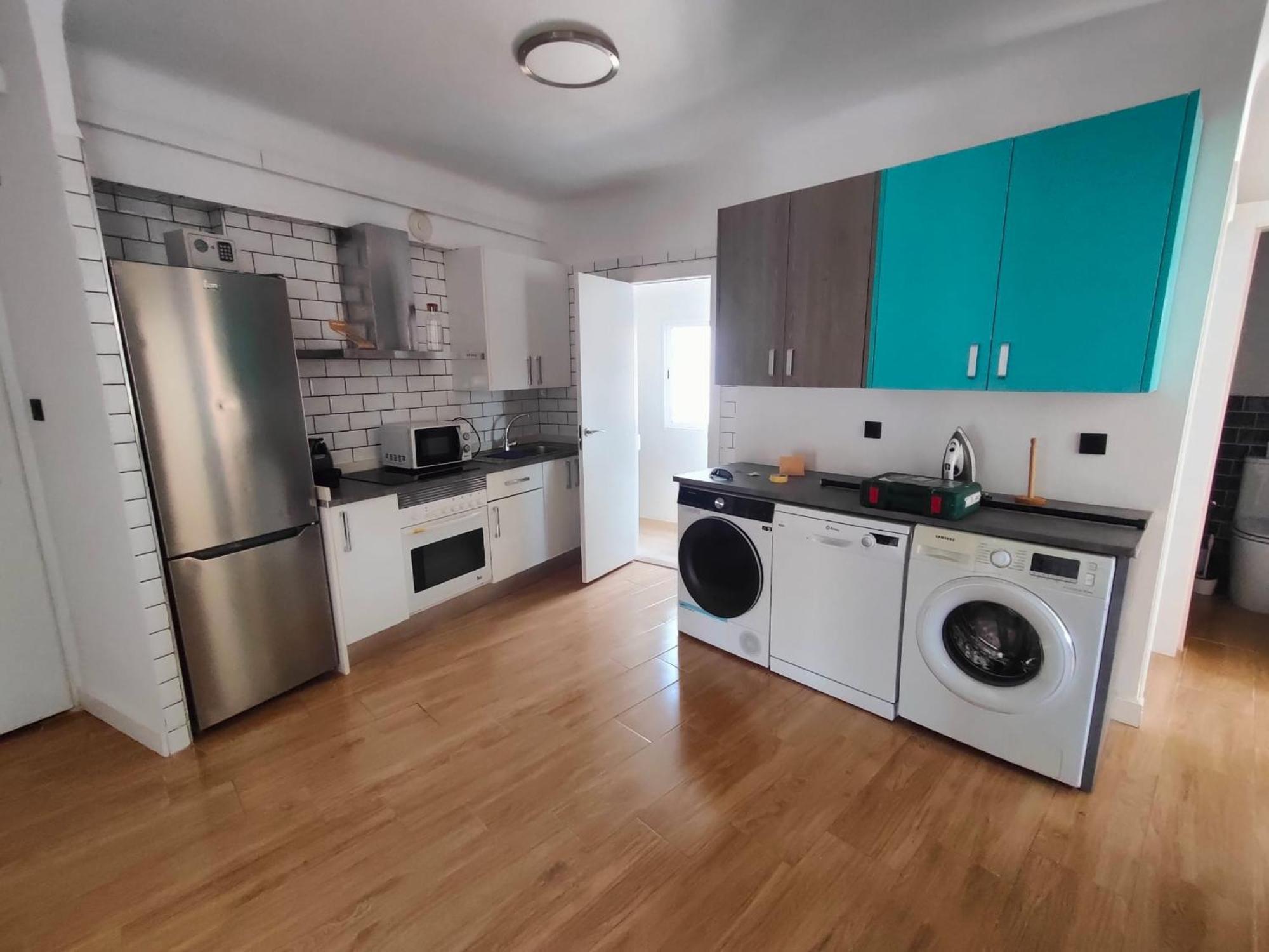 Apartamento Espacioso, Luminoso, Coqueto, Y Muy Céntrico Alicante