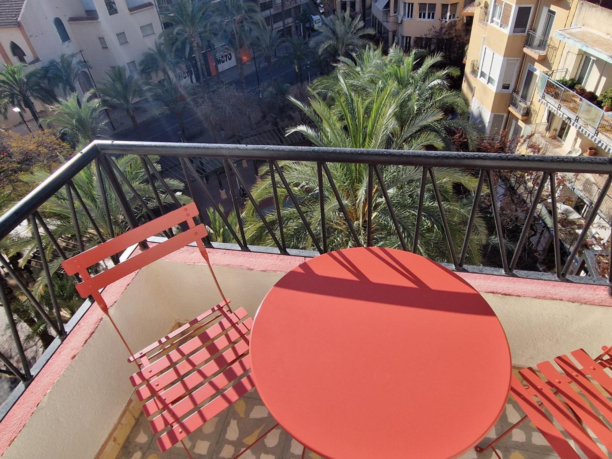 Apartamento Espacioso, Luminoso, Coqueto, Y Muy Céntrico Alicante