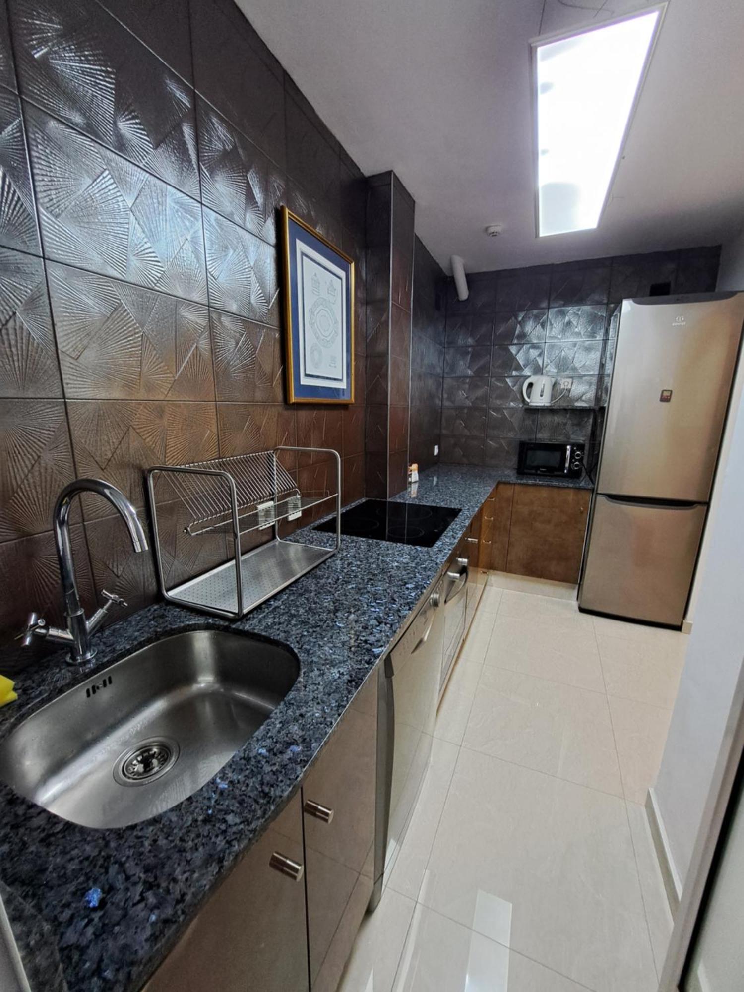 Modern 2 Bedroom Corner Unit In The Heart Of