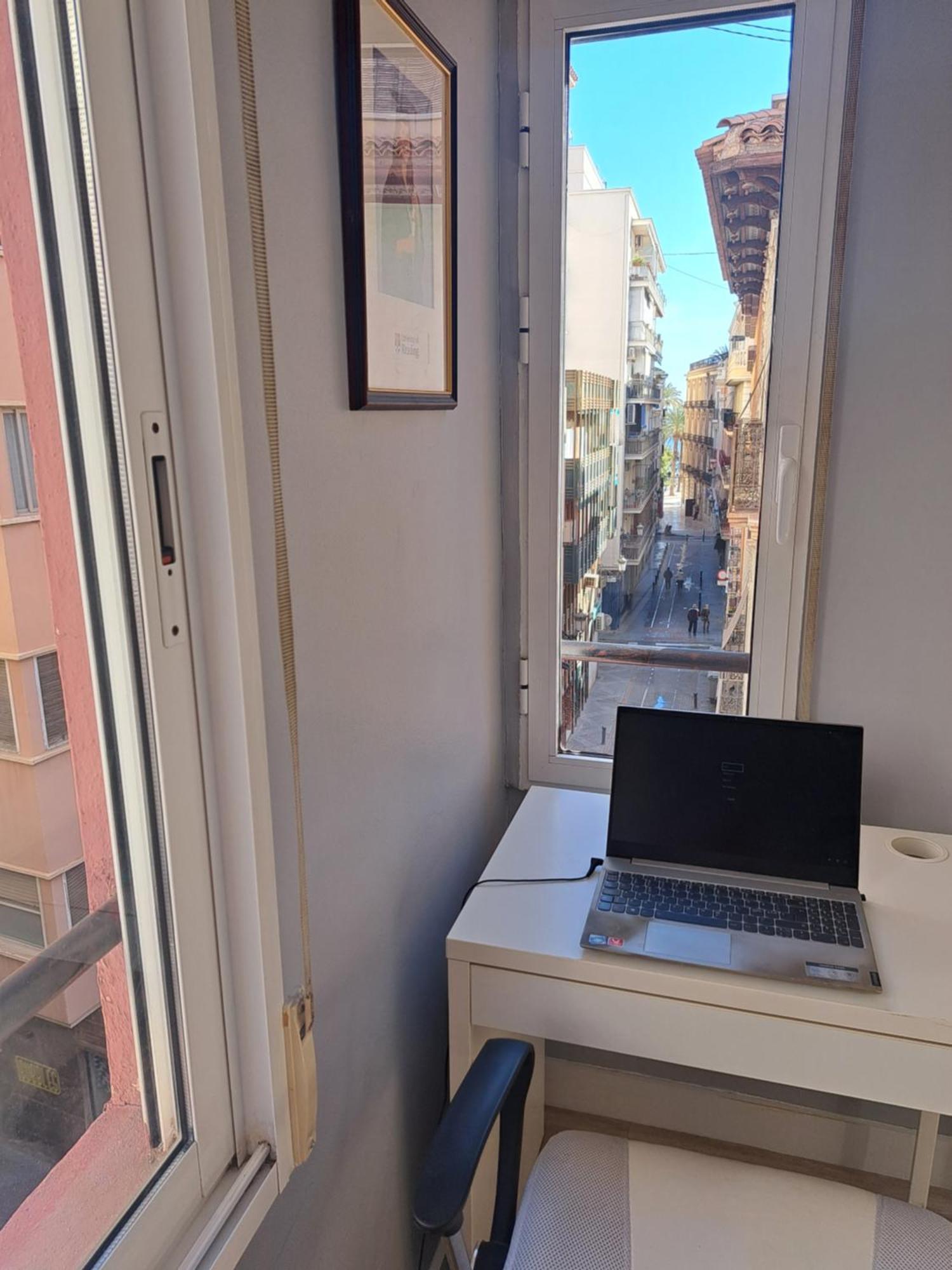 Modern 2 Bedroom Corner Unit In The Heart Of *