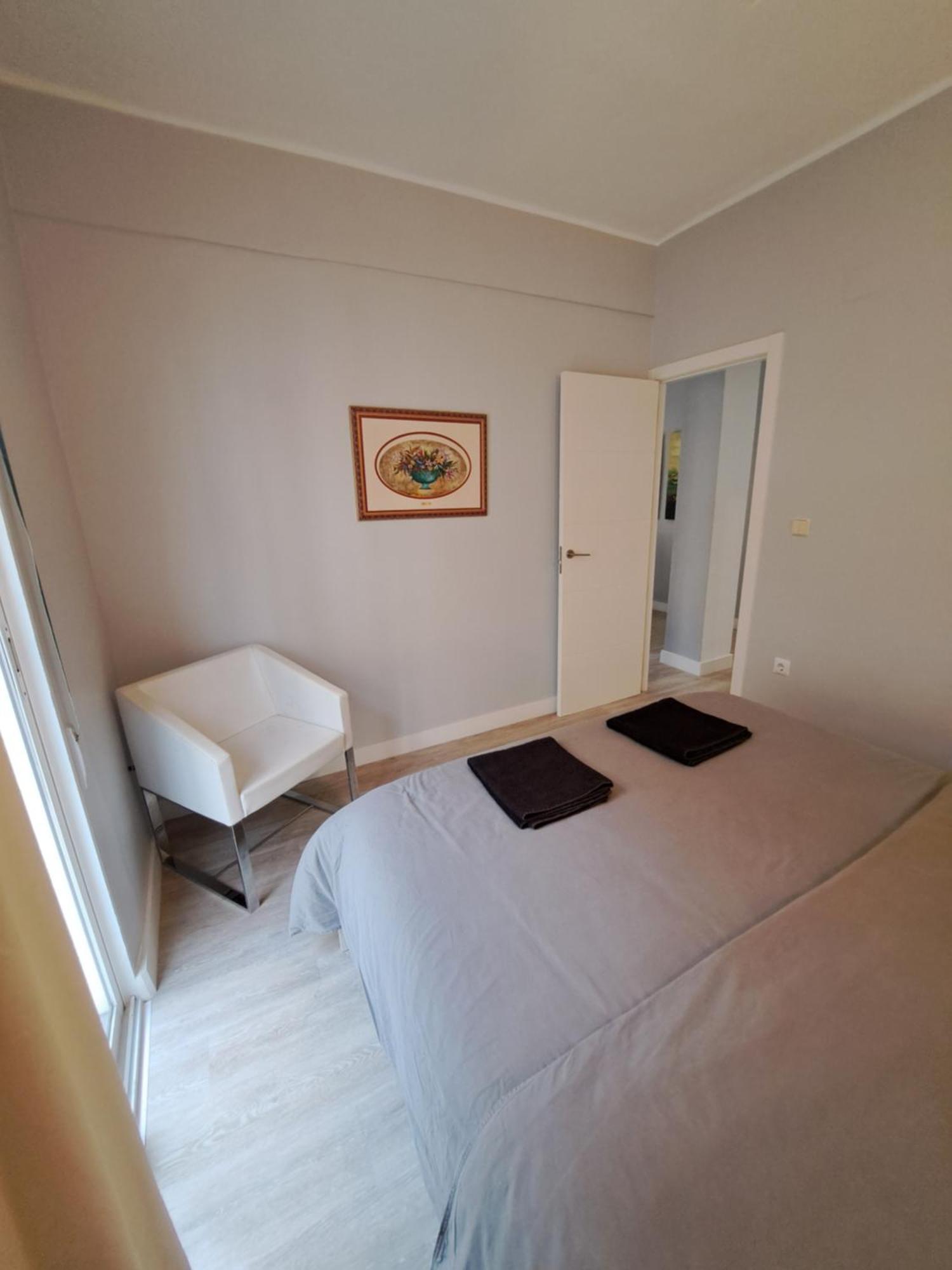 Apartment Modern 2 Bedroom Corner Unit In The Heart Of