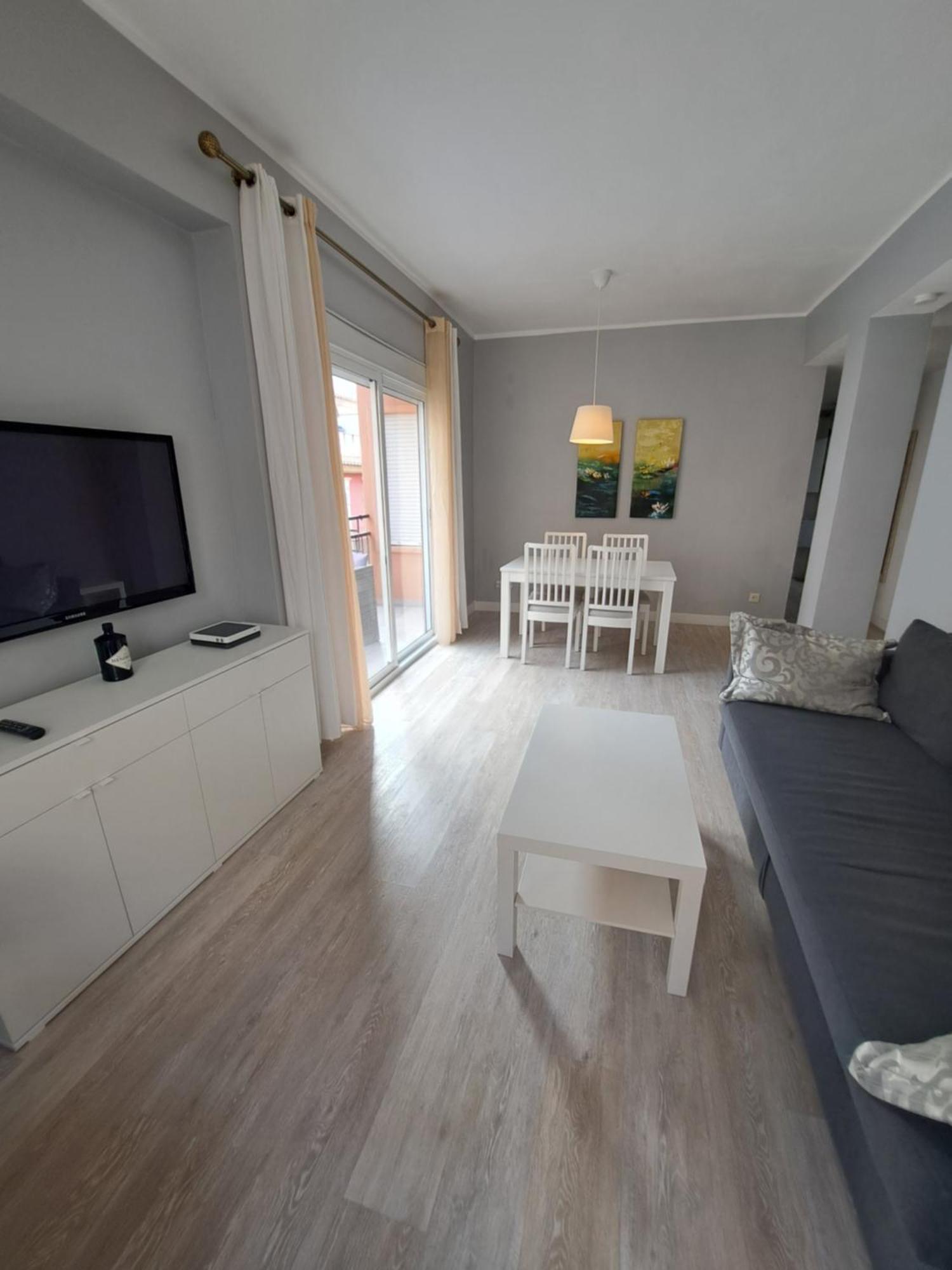 Apartment Modern 2 Bedroom Corner Unit In The Heart Of