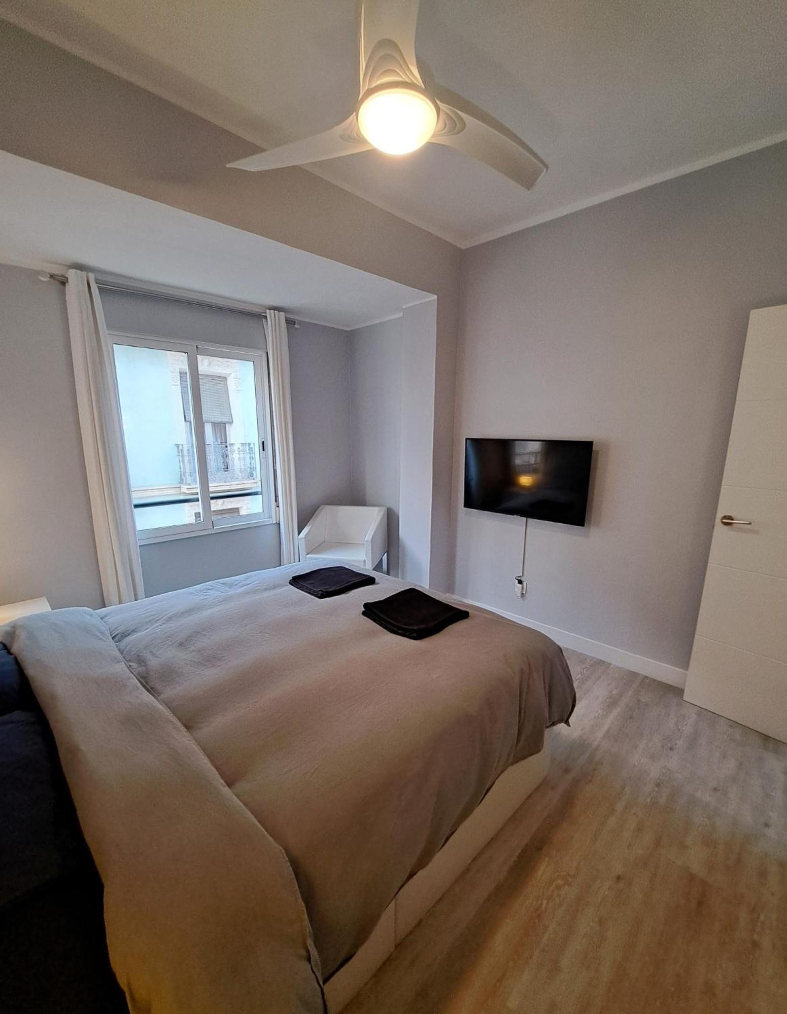 Modern 2 Bedroom Corner Unit In The Heart Of Apartment