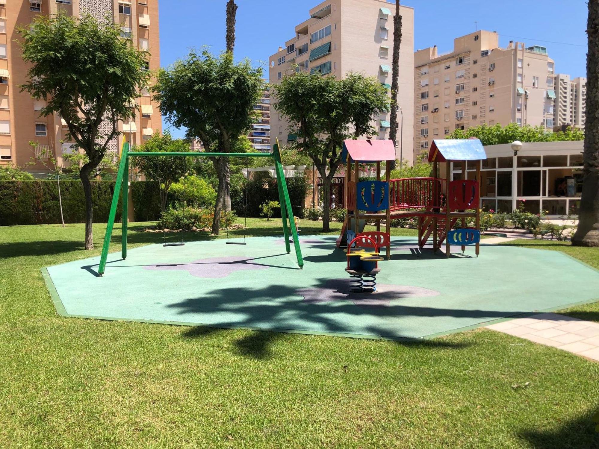Precioso En Urbanización Junto Al Mar. *