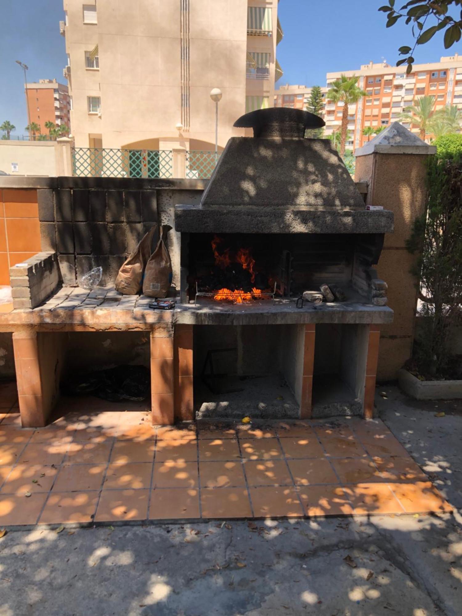 Precioso En Urbanización Junto Al Mar.