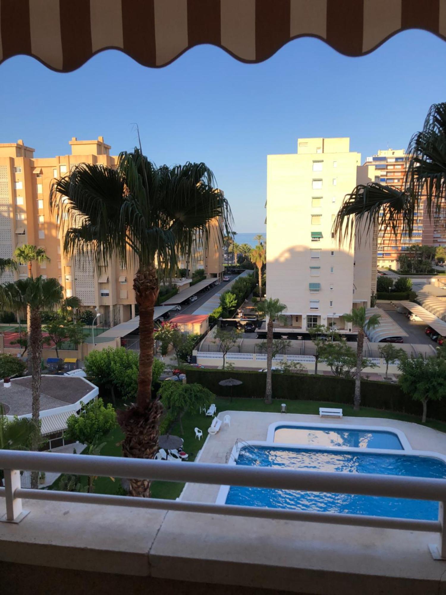Apartamento Precioso En Urbanización Junto Al Mar.