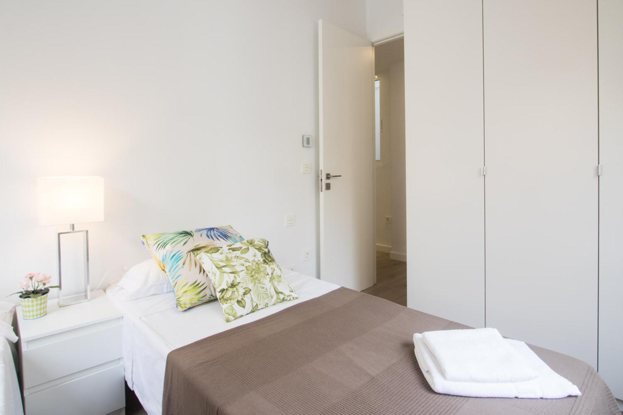 Apartamento 4 Bedroom/3 Baths W/ Ac In Near Beach! *