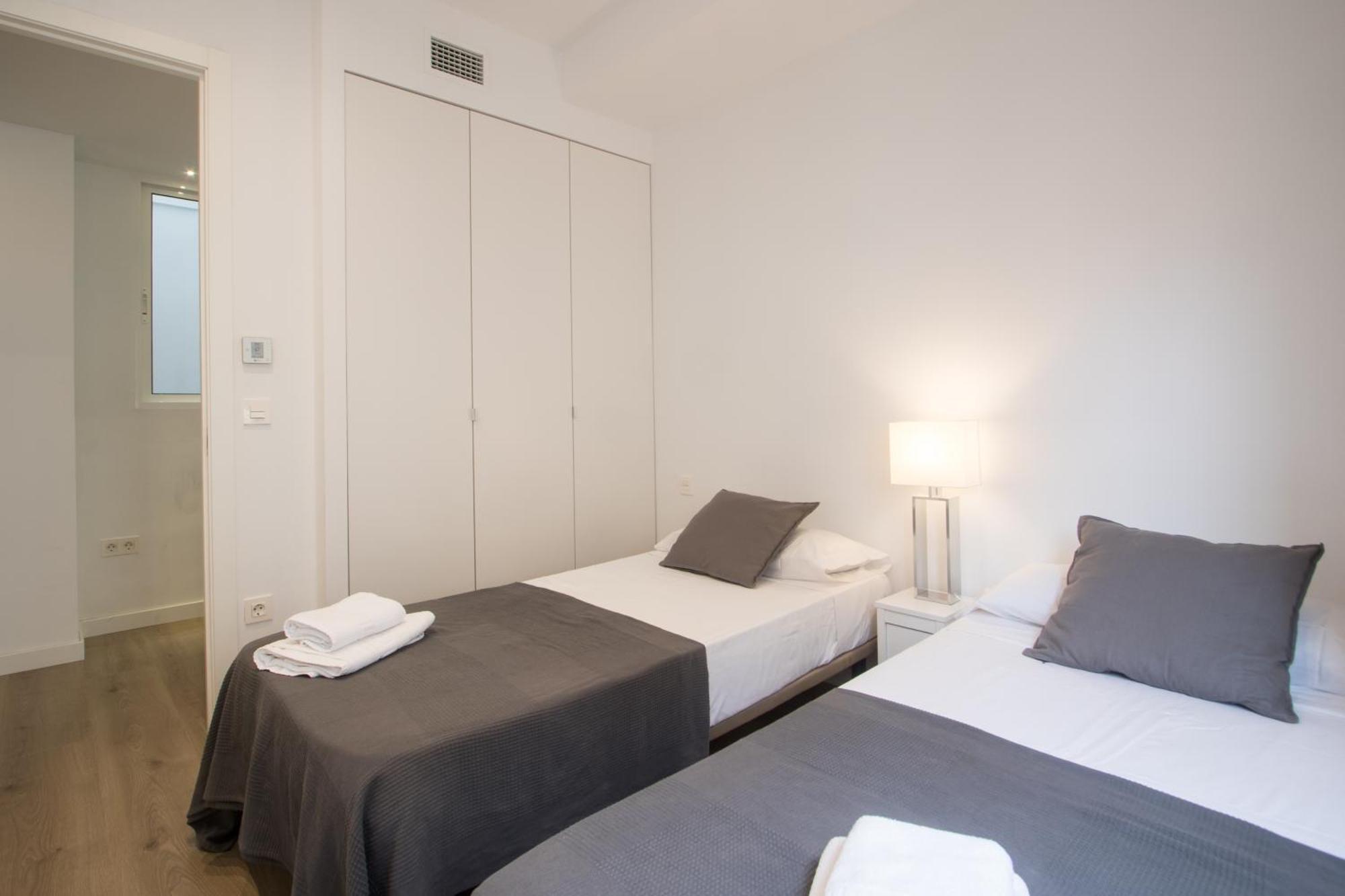 Apartamento 4 Bedroom/3 Baths W/ Ac In Near Beach! *