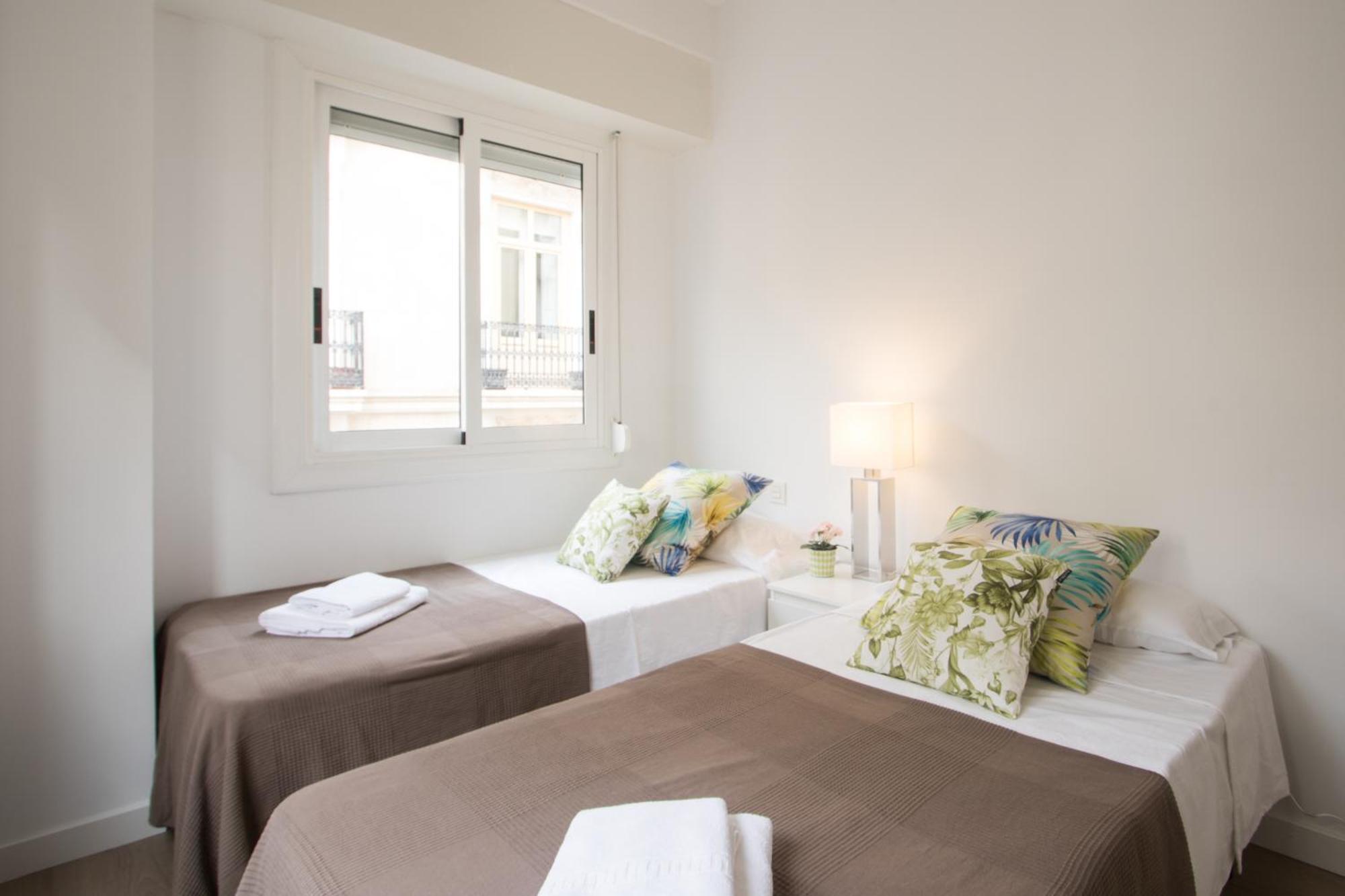 4 Bedroom/3 Baths W/ Ac In Near Beach! Apartamento