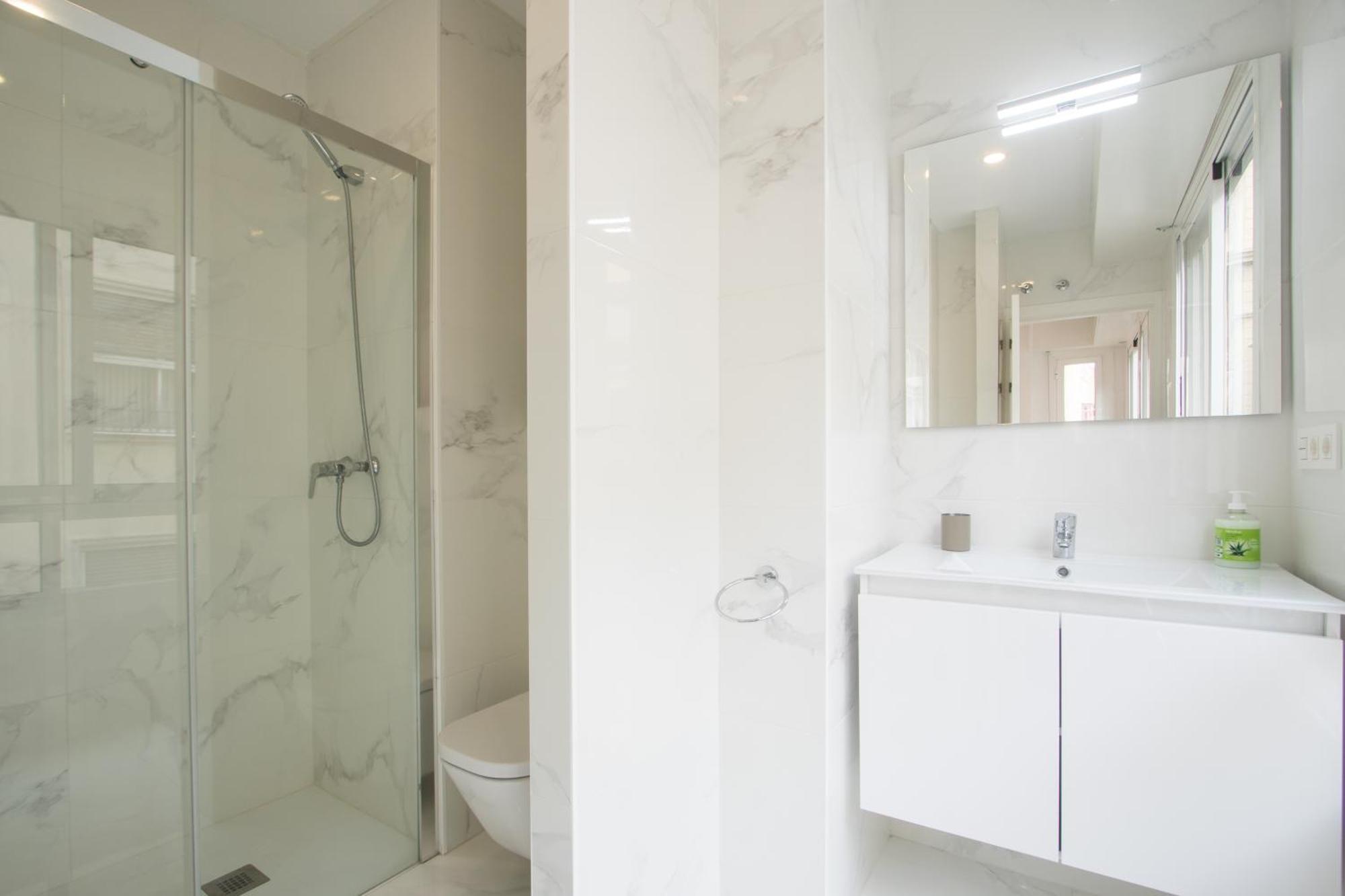 4 Bedroom/3 Baths W/ Ac In Near Beach! Alicante