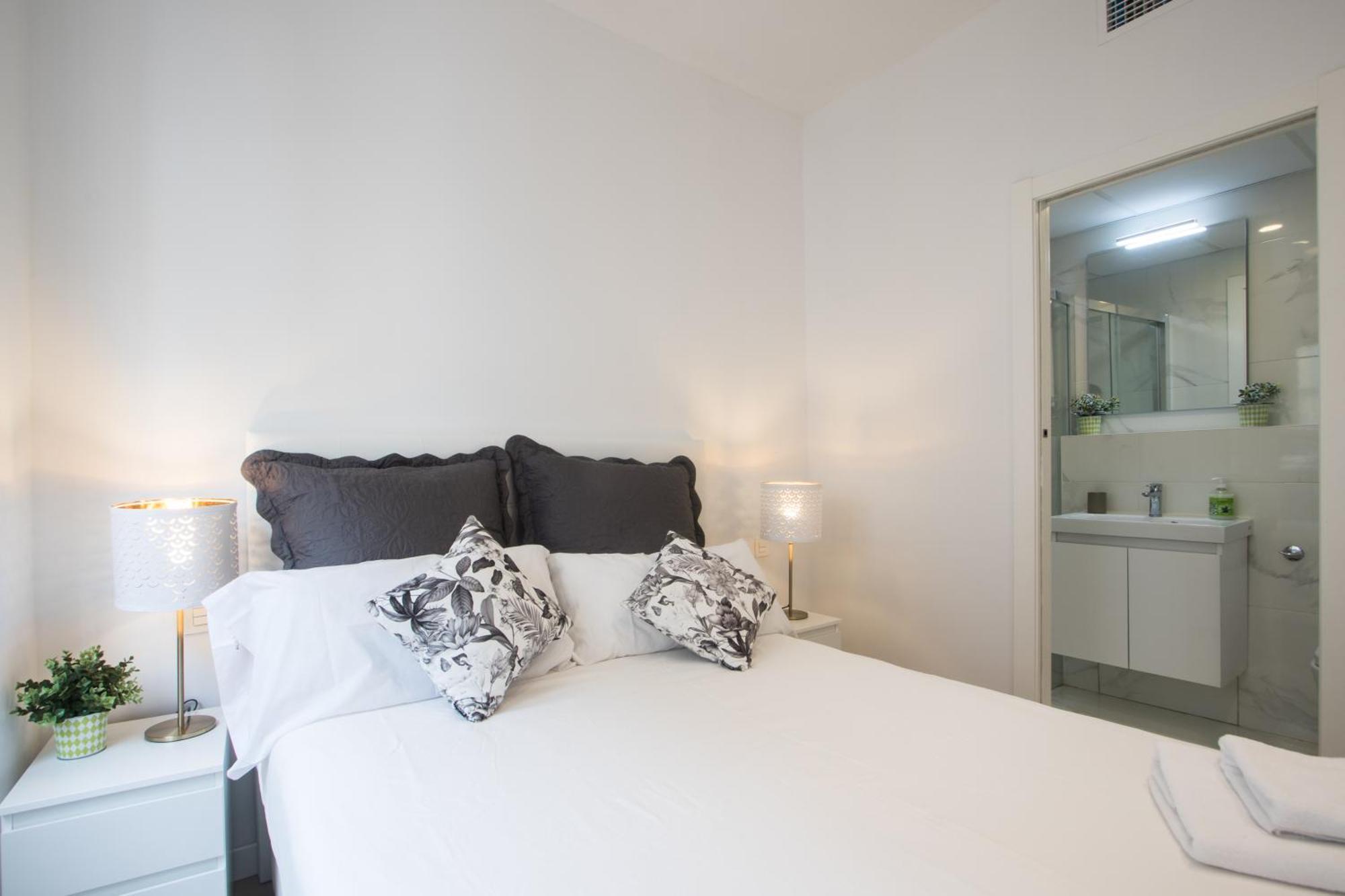4 Bedroom/3 Baths W/ Ac In Near Beach! Apartamento