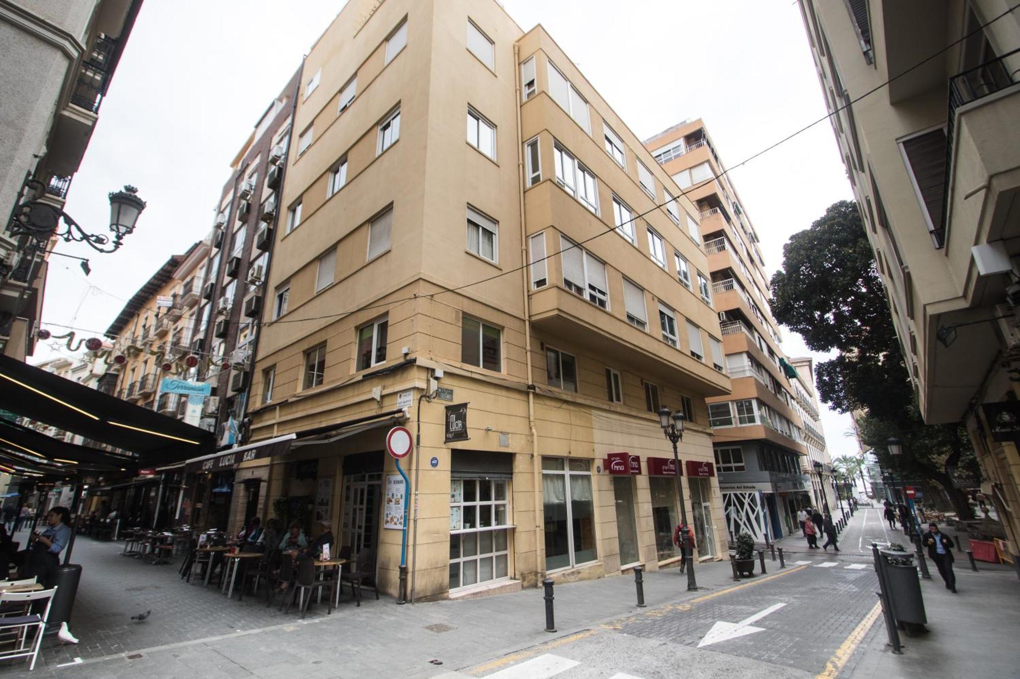 4 Bedroom/3 Baths W/ Ac In Near Beach! Apartamento *