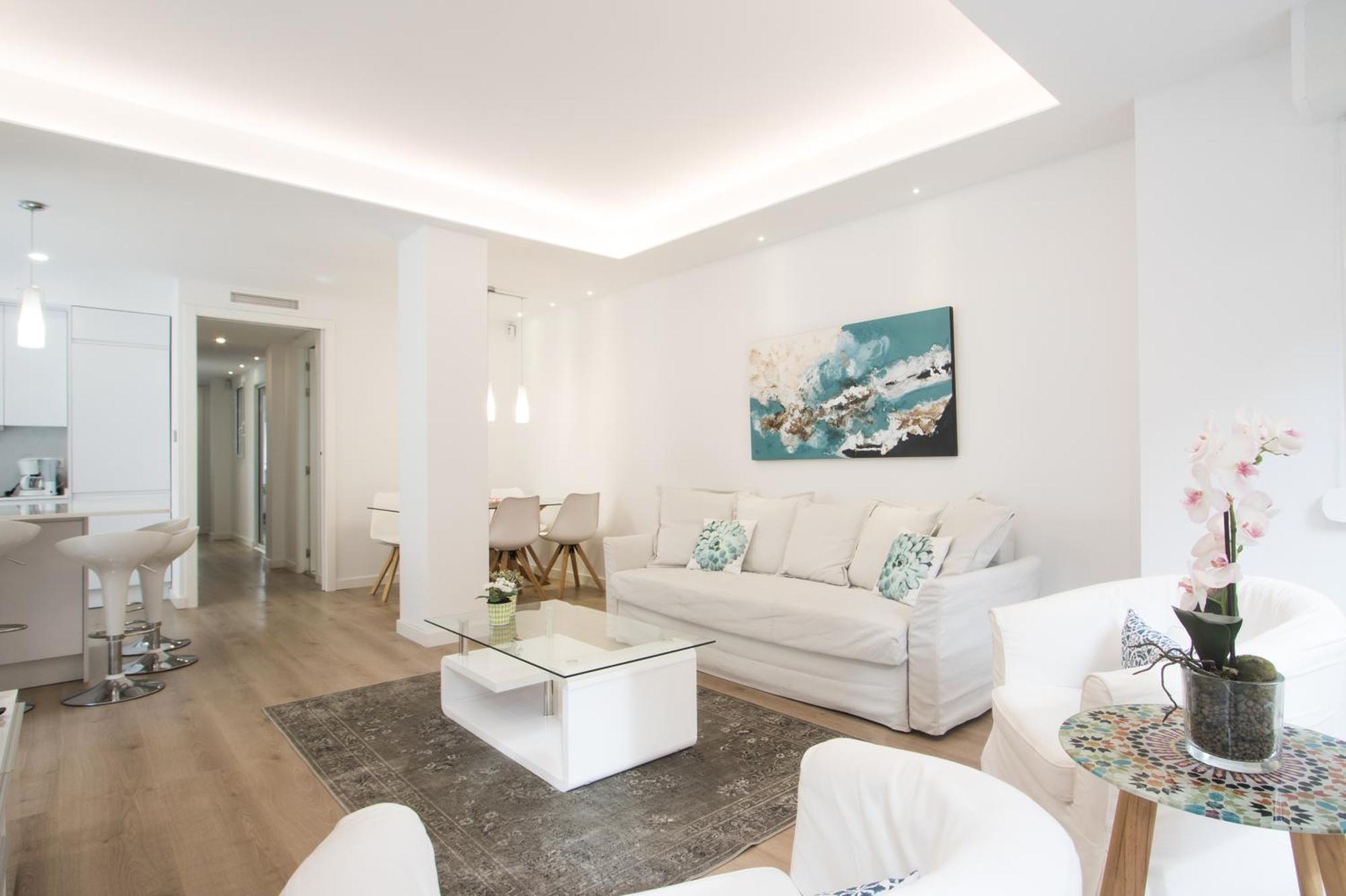 Apartment 4 Bedroom/3 Baths W/ Ac In Near Beach! *