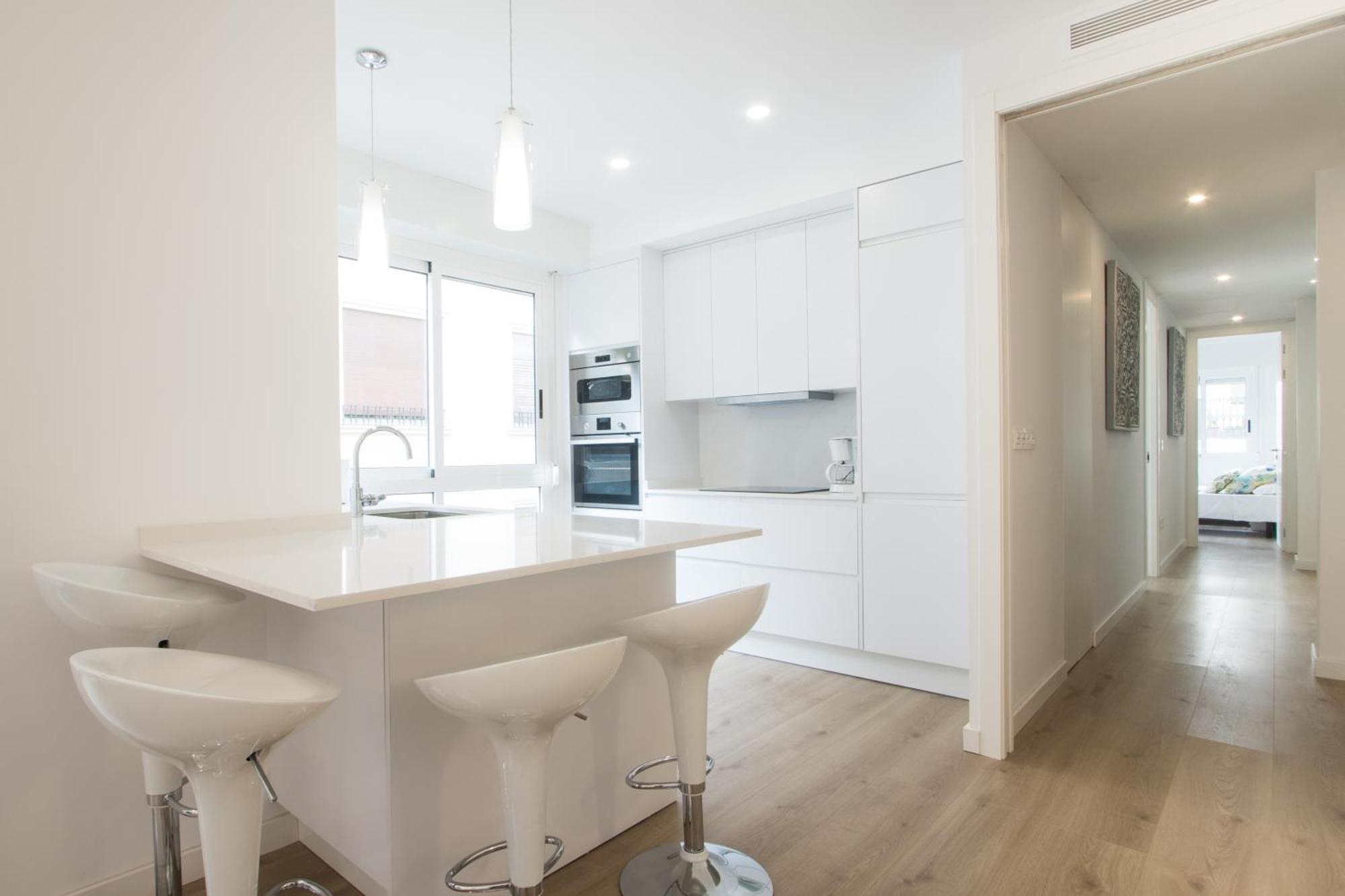 4 Bedroom/3 Baths W/ Ac In Near Beach! Apartment