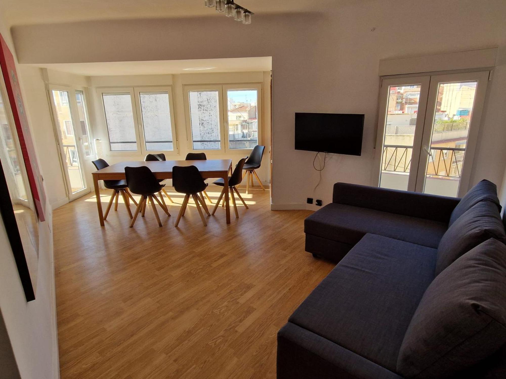 Espacioso, Luminoso, Coqueto, Y Muy Céntrico Apartamento