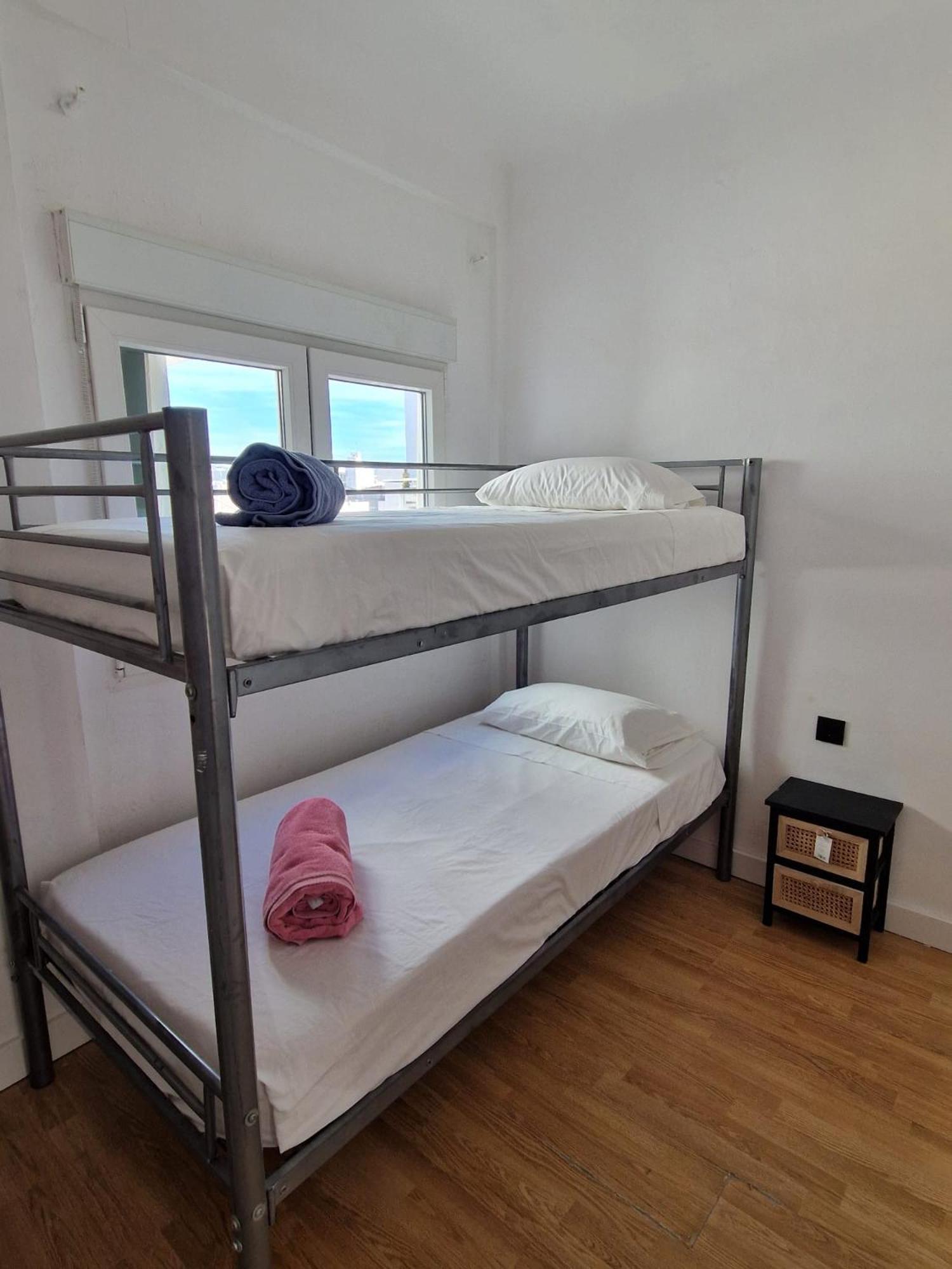 Apartamento Espacioso, Luminoso, Coqueto, Y Muy Céntrico *