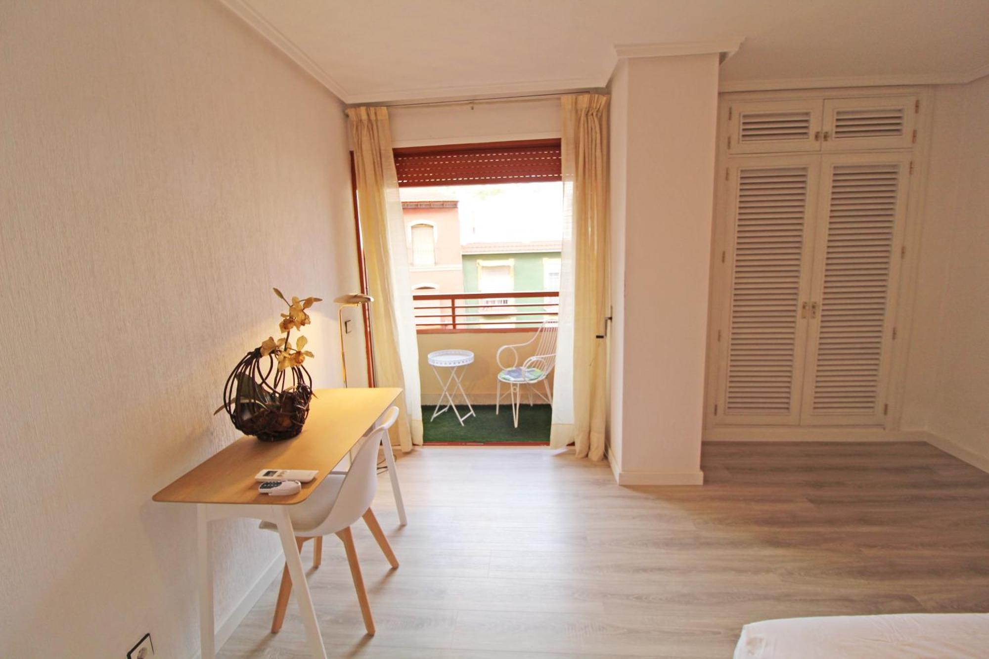 Castle Views. Terrace. Design Style. Ac. Wifi. Refurbished. Supercentric. Apartamento