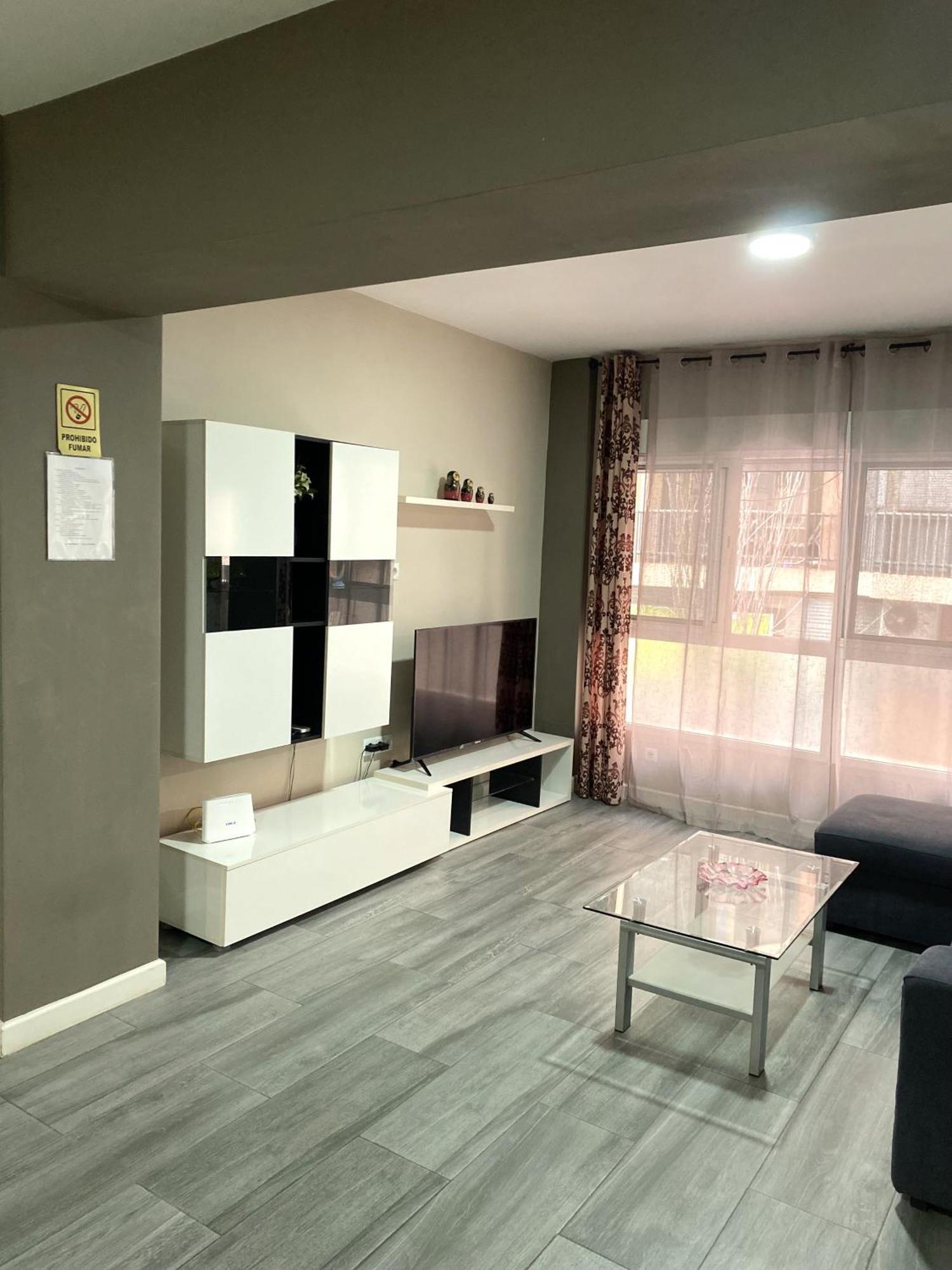 Modern In Center *