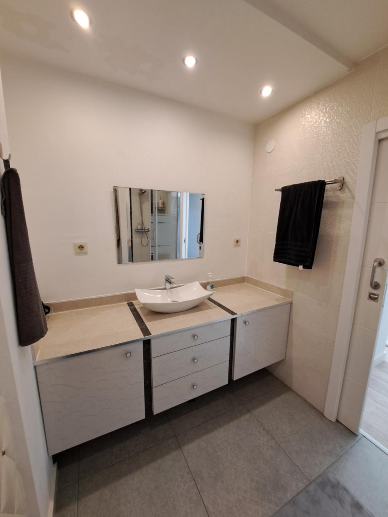Modern 2 Bedroom Corner Unit In The Heart Of Apartamento *