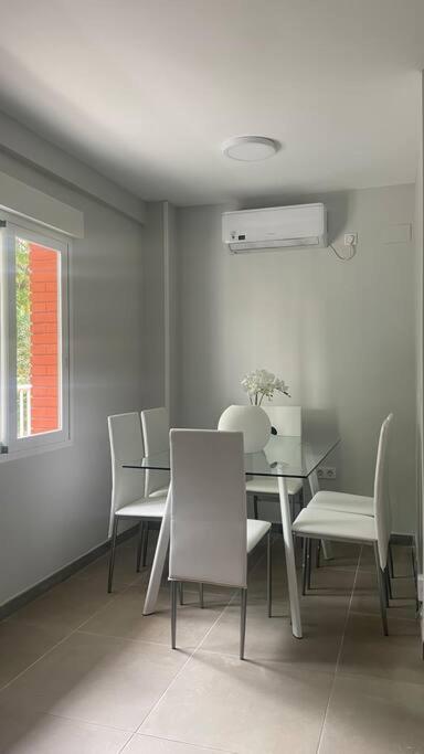 Moderno Y Coqueto En Playa San Juan Apartment *