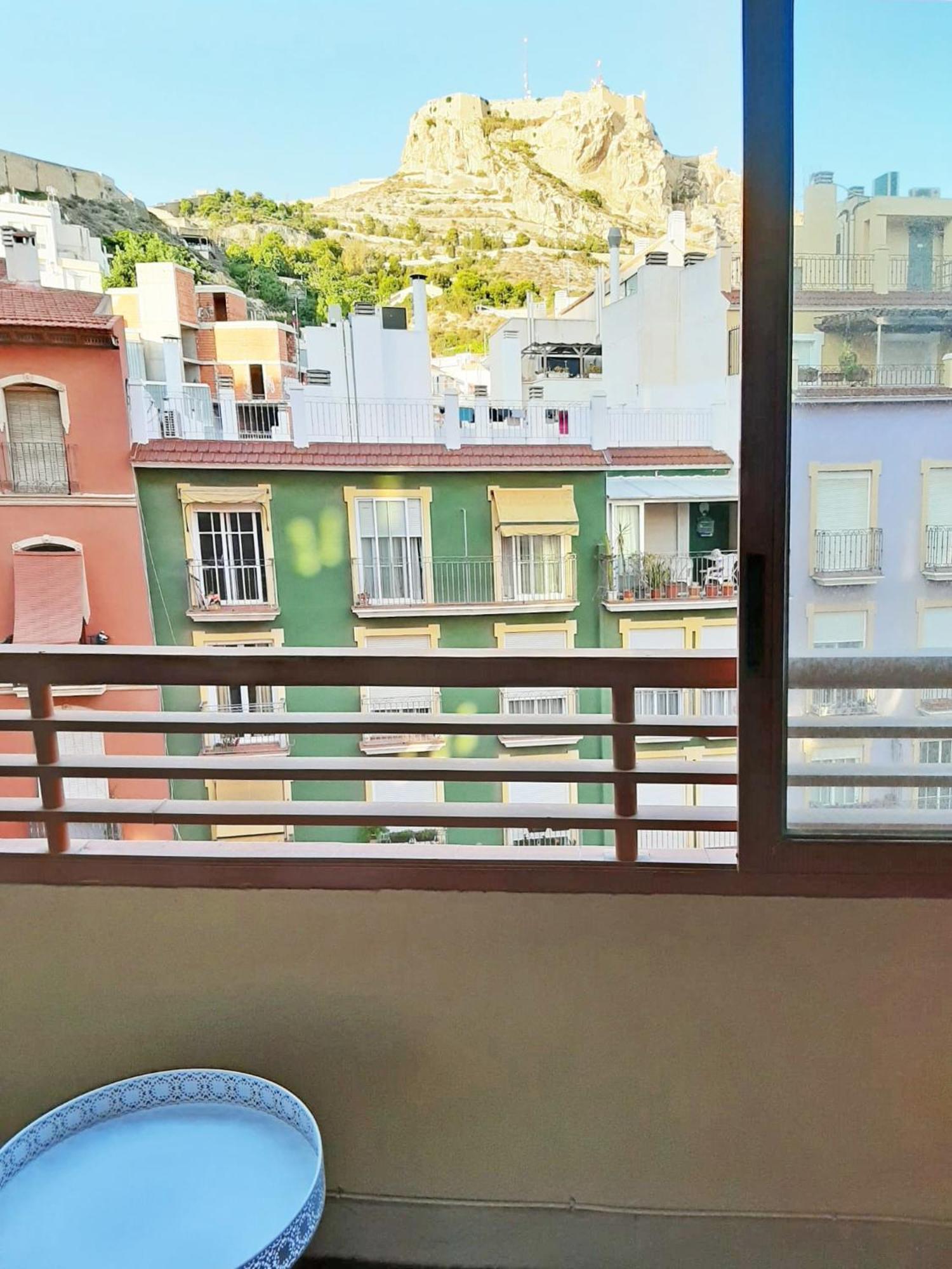 Castle Views. Terrace. Design Style. Ac. Wifi. Refurbished. Supercentric. Apartamento *