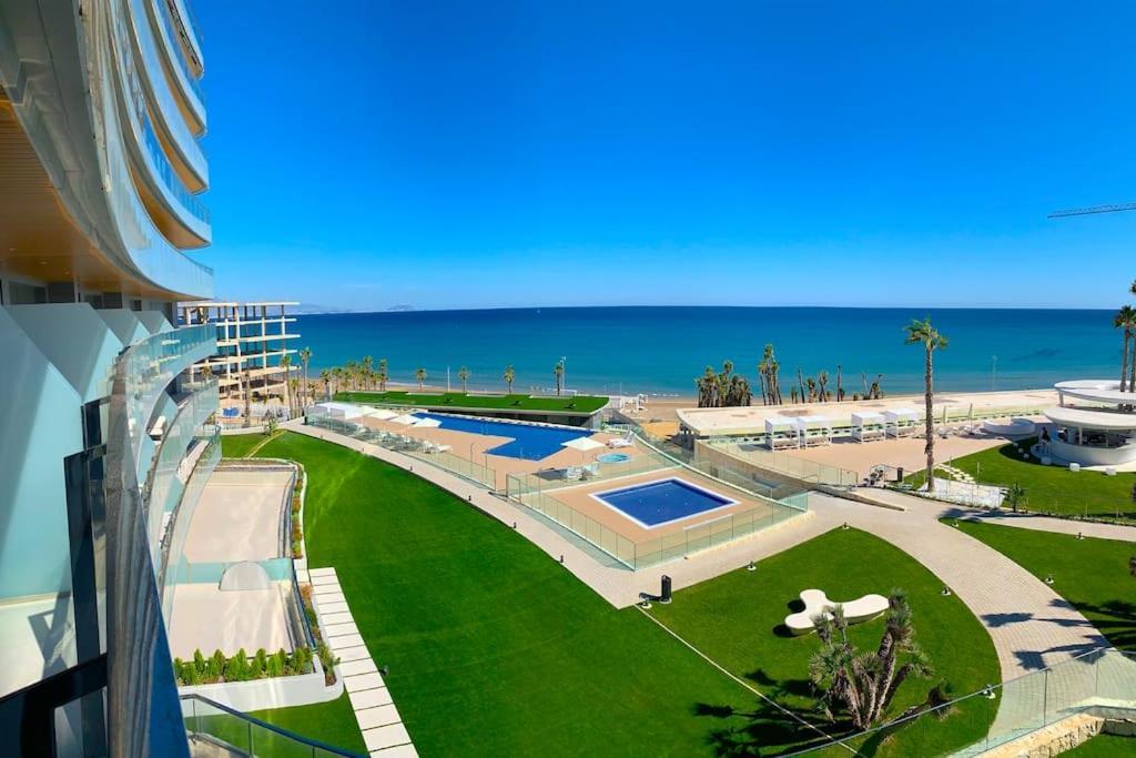 Luxe San Juan Beach, Heated Pool. Apartamento