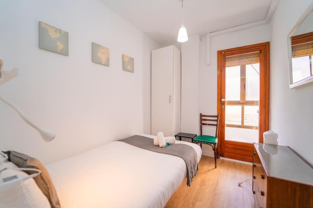 Authentic Alicante: Central Flat Near The Beach Apartment