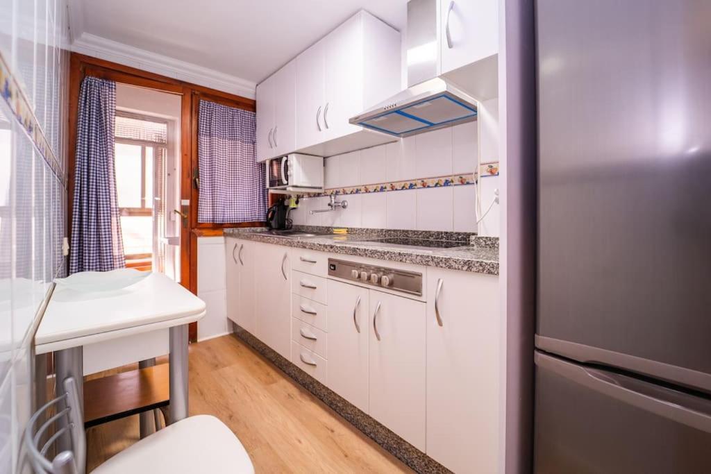Authentic Alicante: Central Flat Near The Beach Apartment