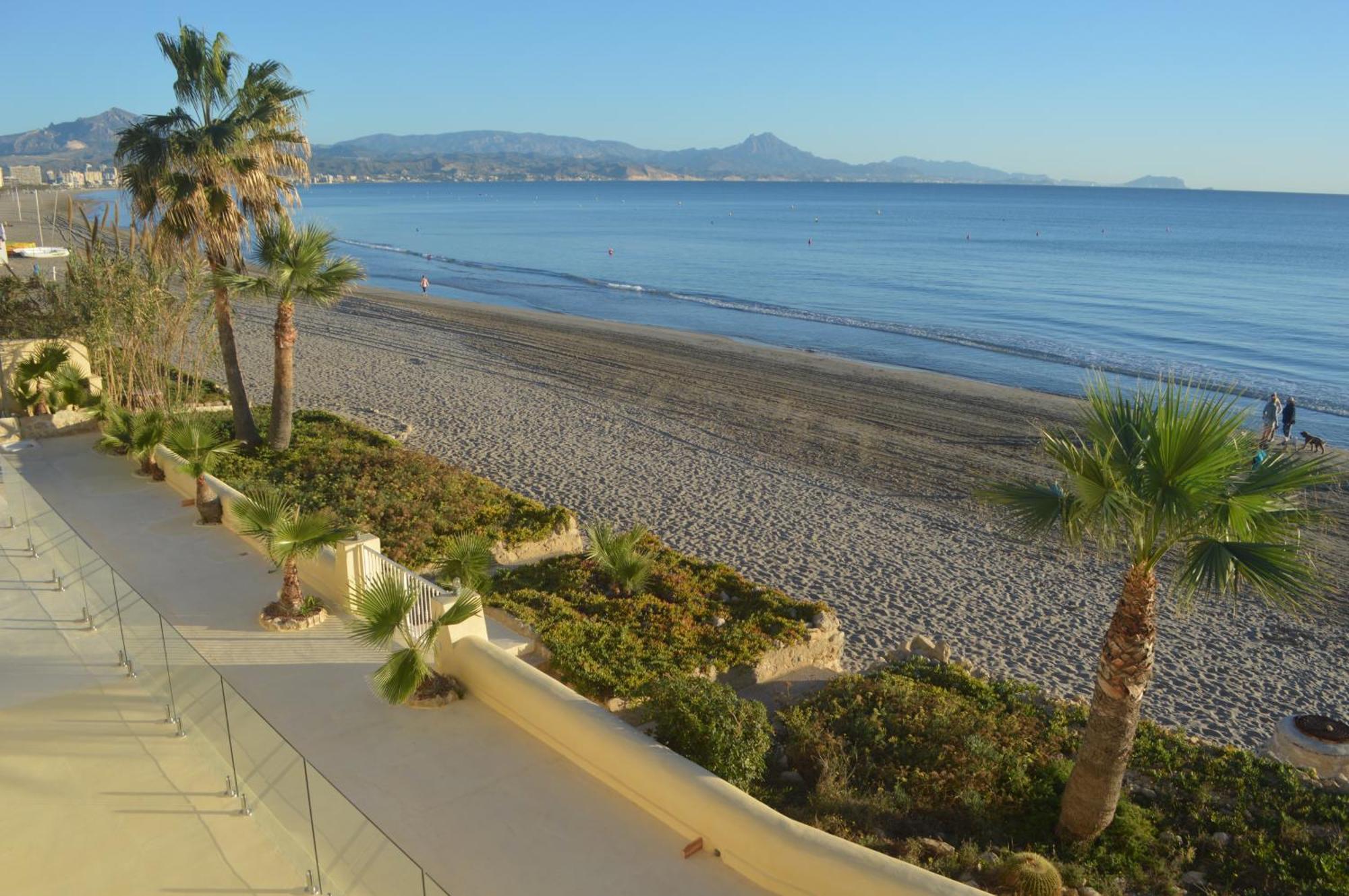 Apartamento Excepcional Amanecer Al Borde De Playa Y Mar, En Roquetes Alicante
