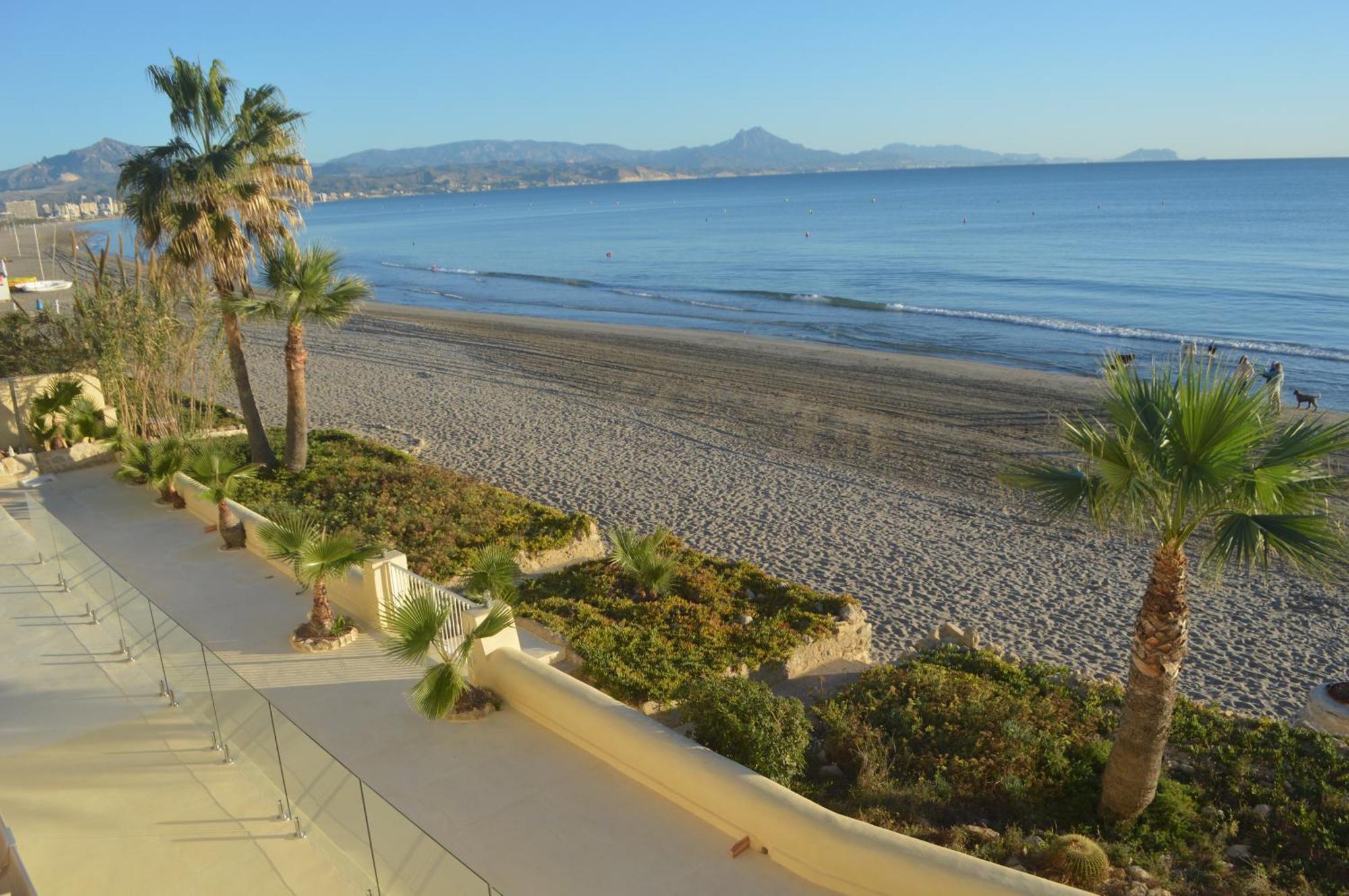 Extraordinario Loft A Pie De Playa En Roquetes *