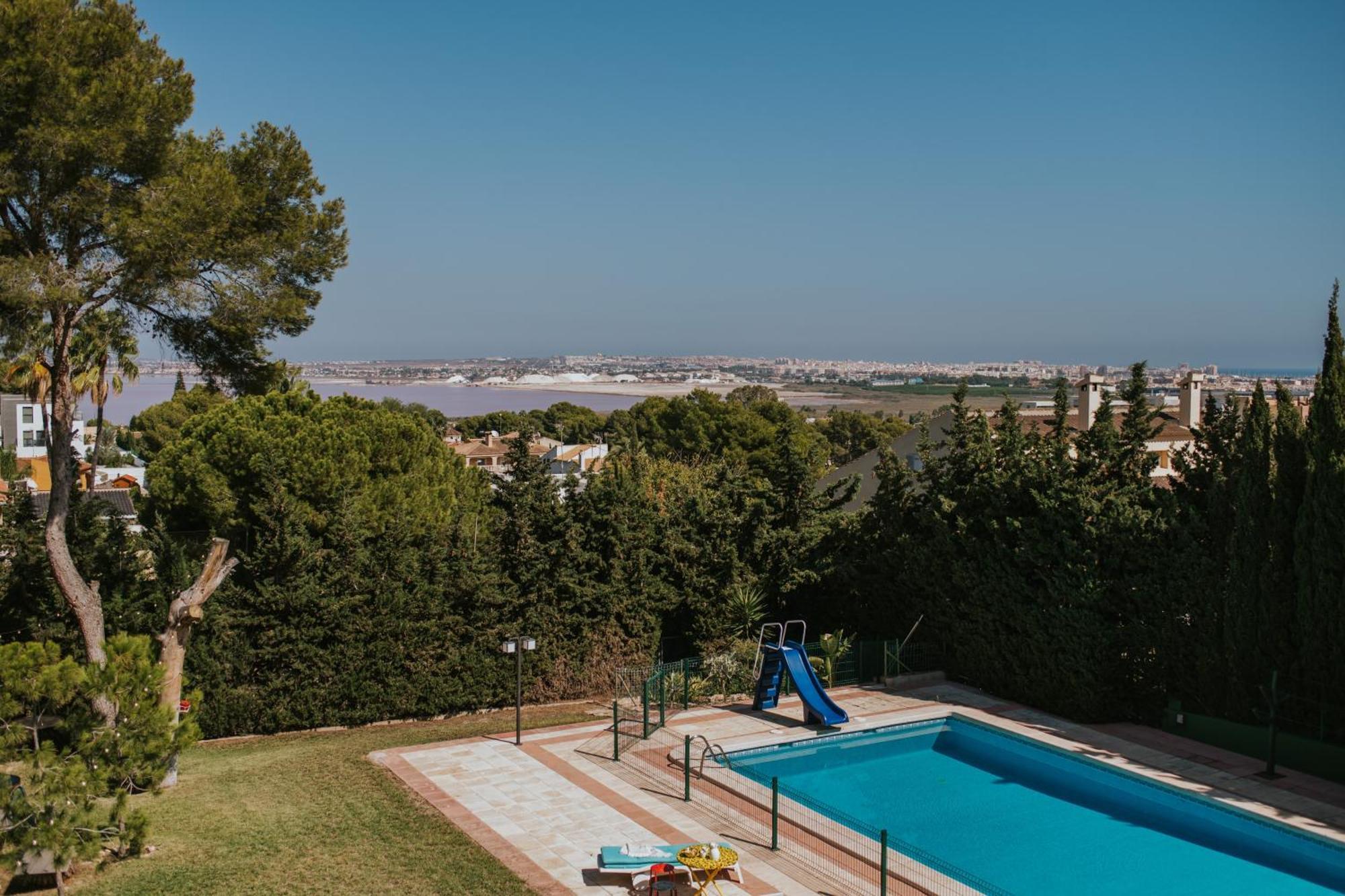 Exclusiva Balcon Rosa Mirando A Torrevieja *