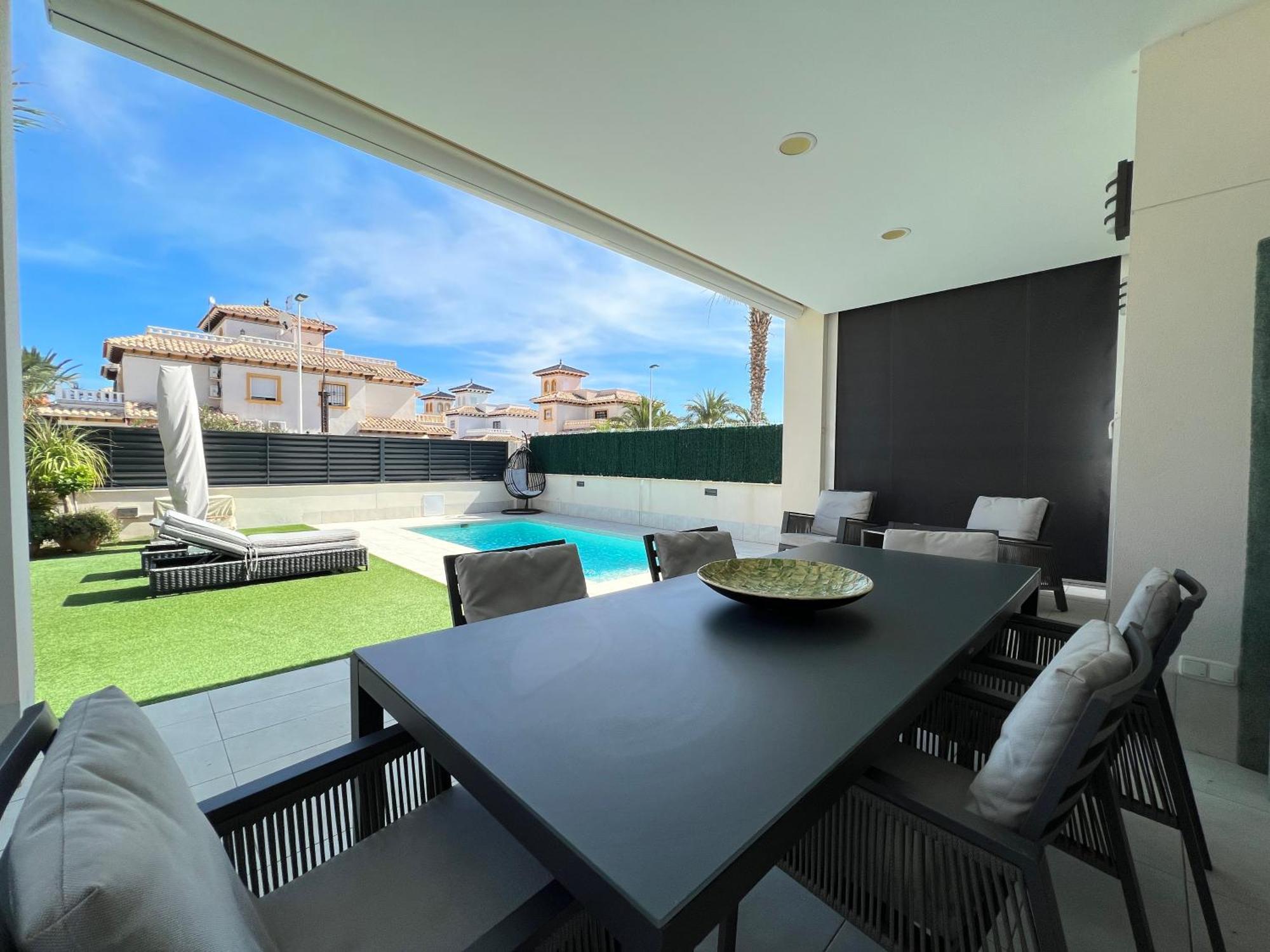 Deluxe La Marina Alicante