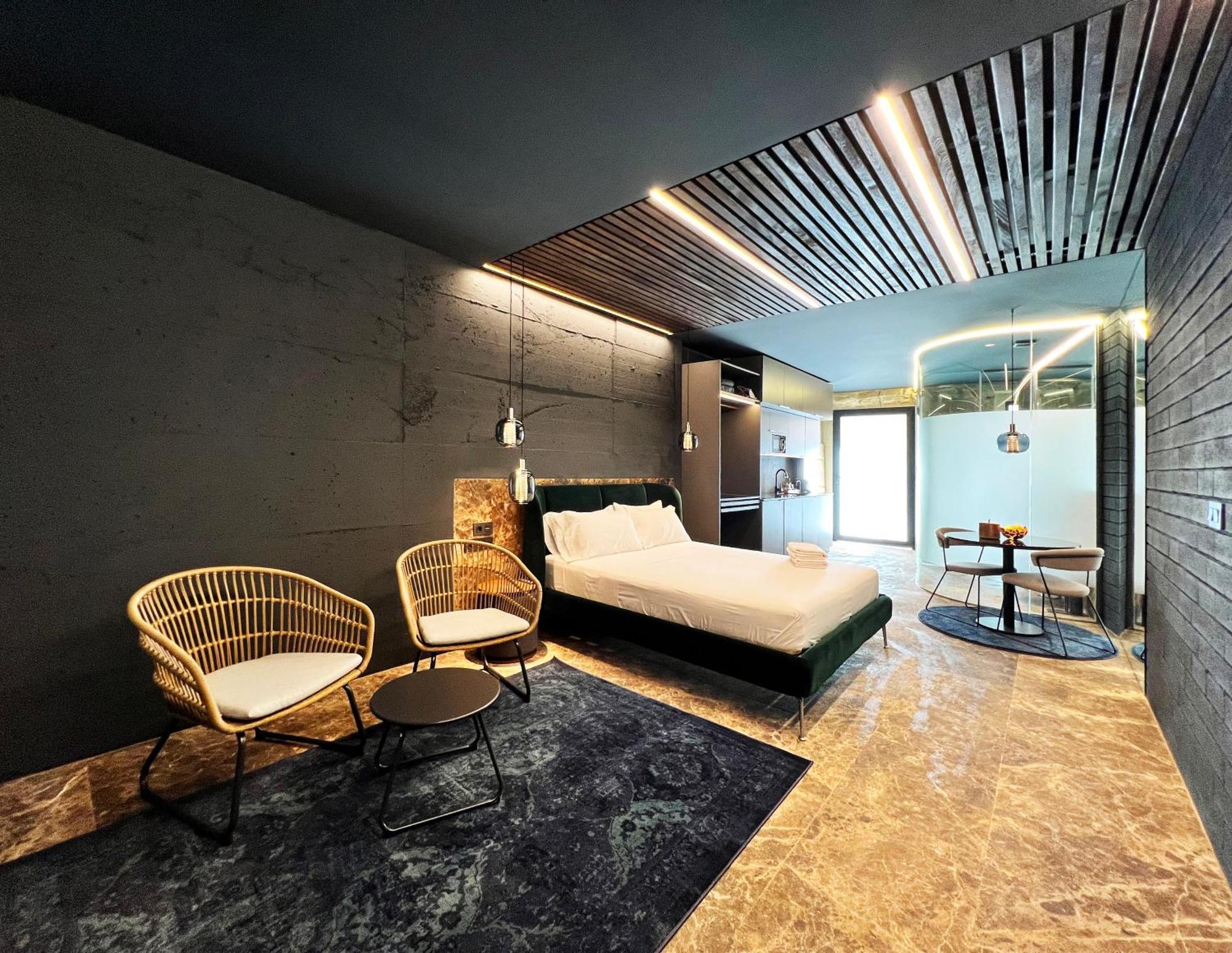 Evolution Luxury Aparthotel *