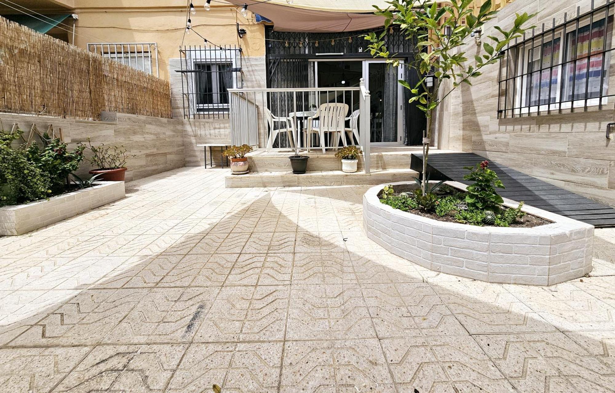 Cozynest - With Terrace Alicante